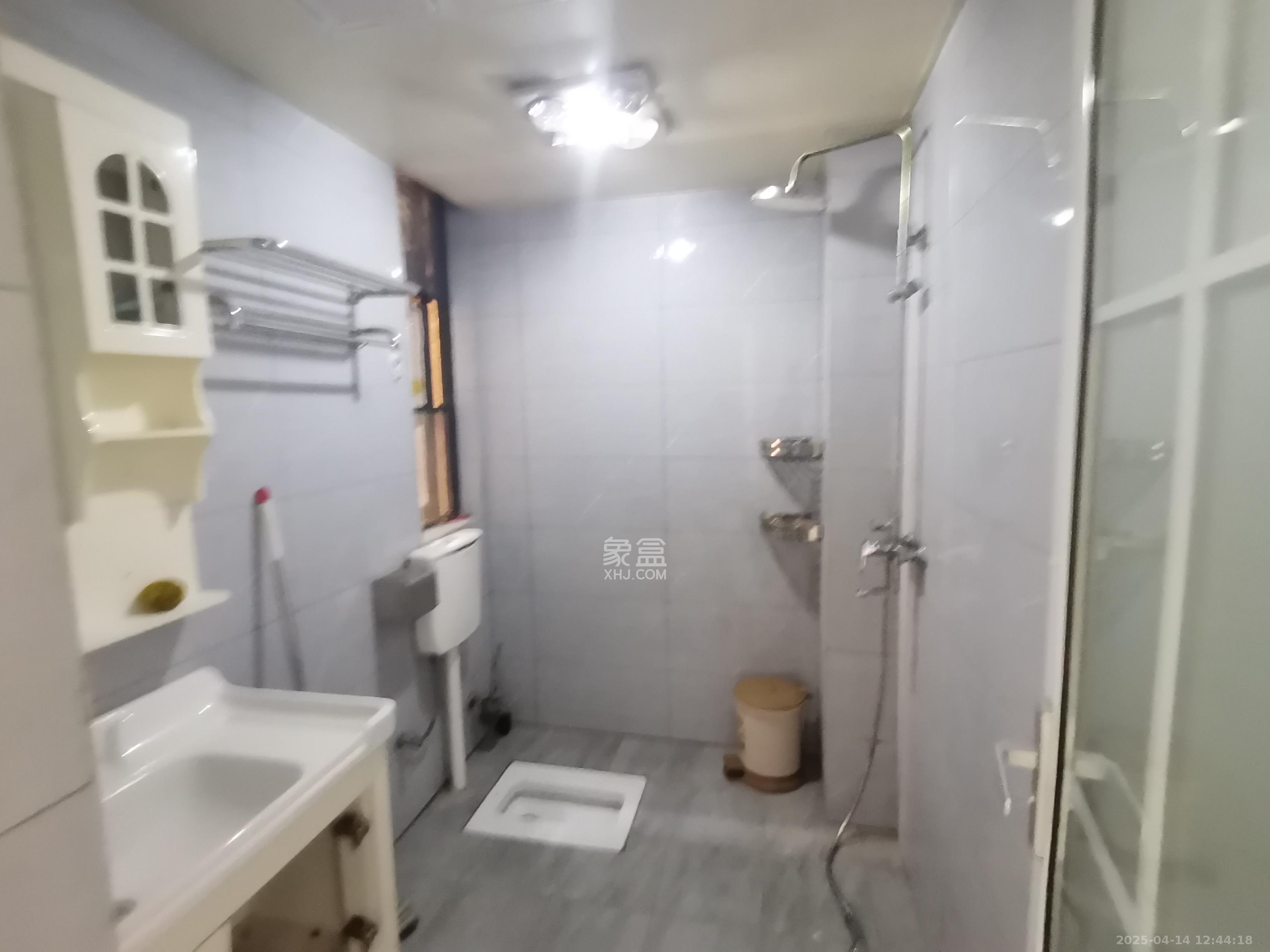 爵世名邸东湖（东湖壹号企业总部基地）  3室2厅1卫   2600.00元/月