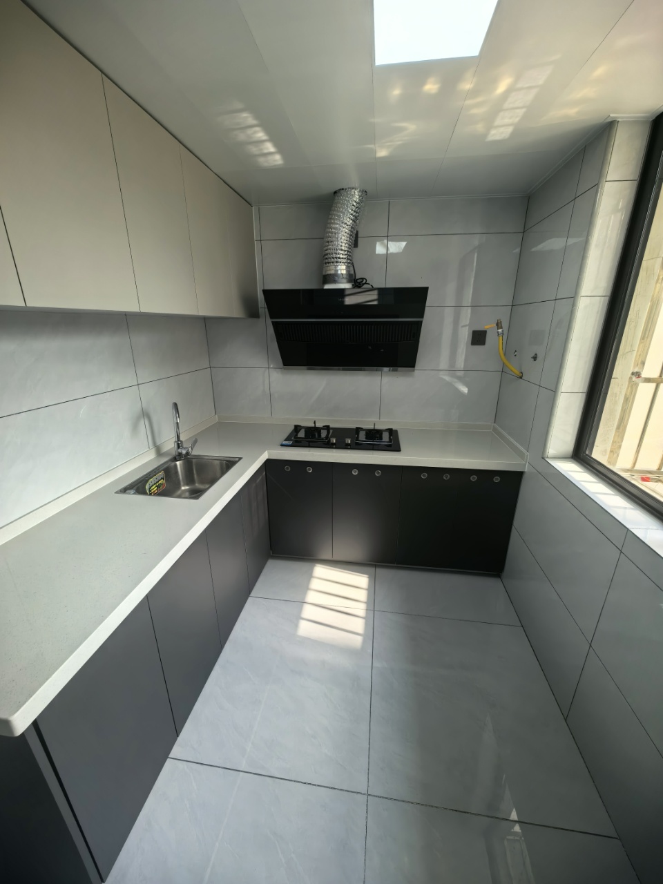 华秀大厦  3室2厅2卫    139.0万 华秀大厦  3室2厅2卫    139.0万客厅