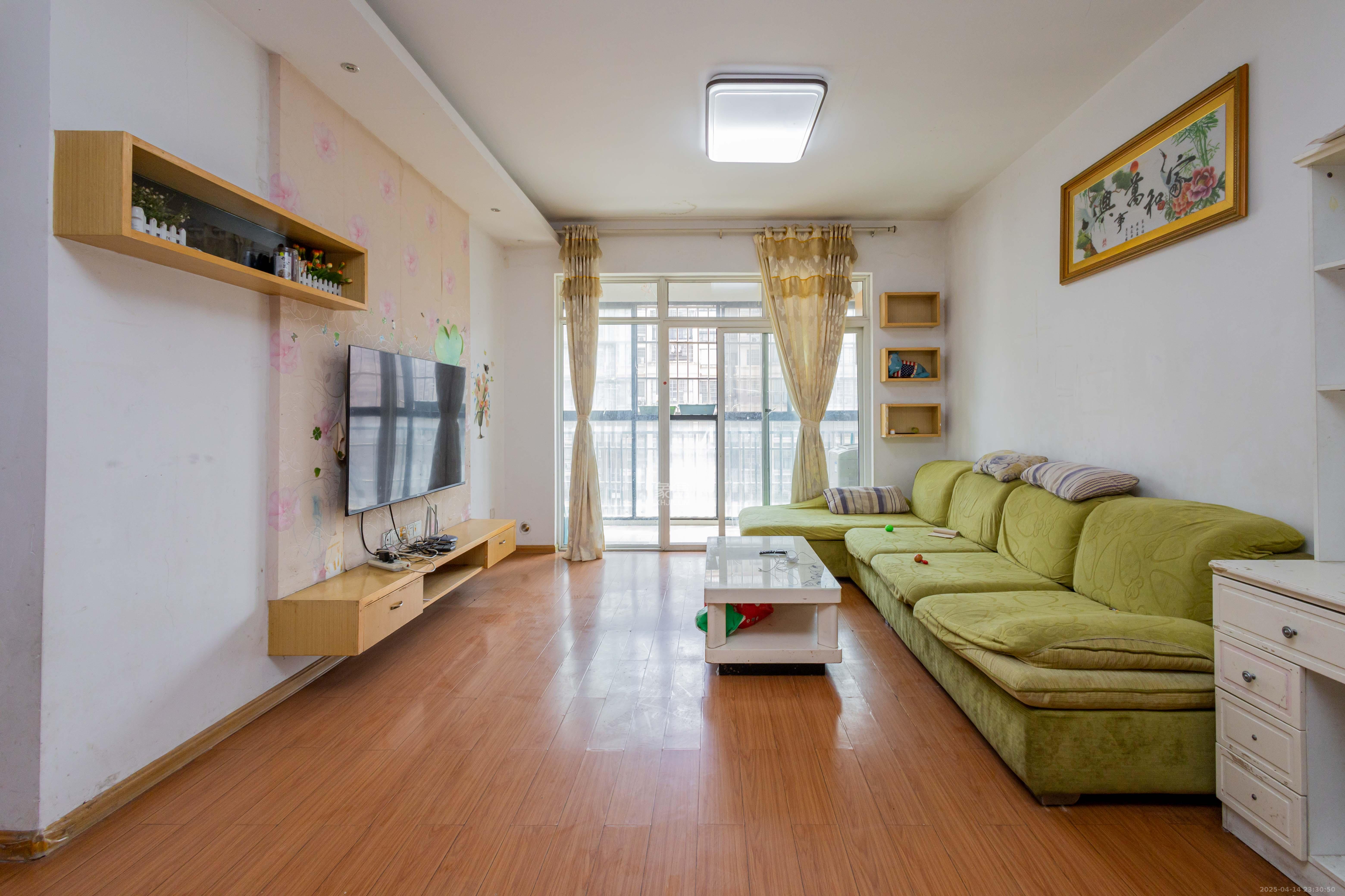 三景国际  2室2厅1卫    46.0万 三景国际  2室2厅1卫    46.0万客厅