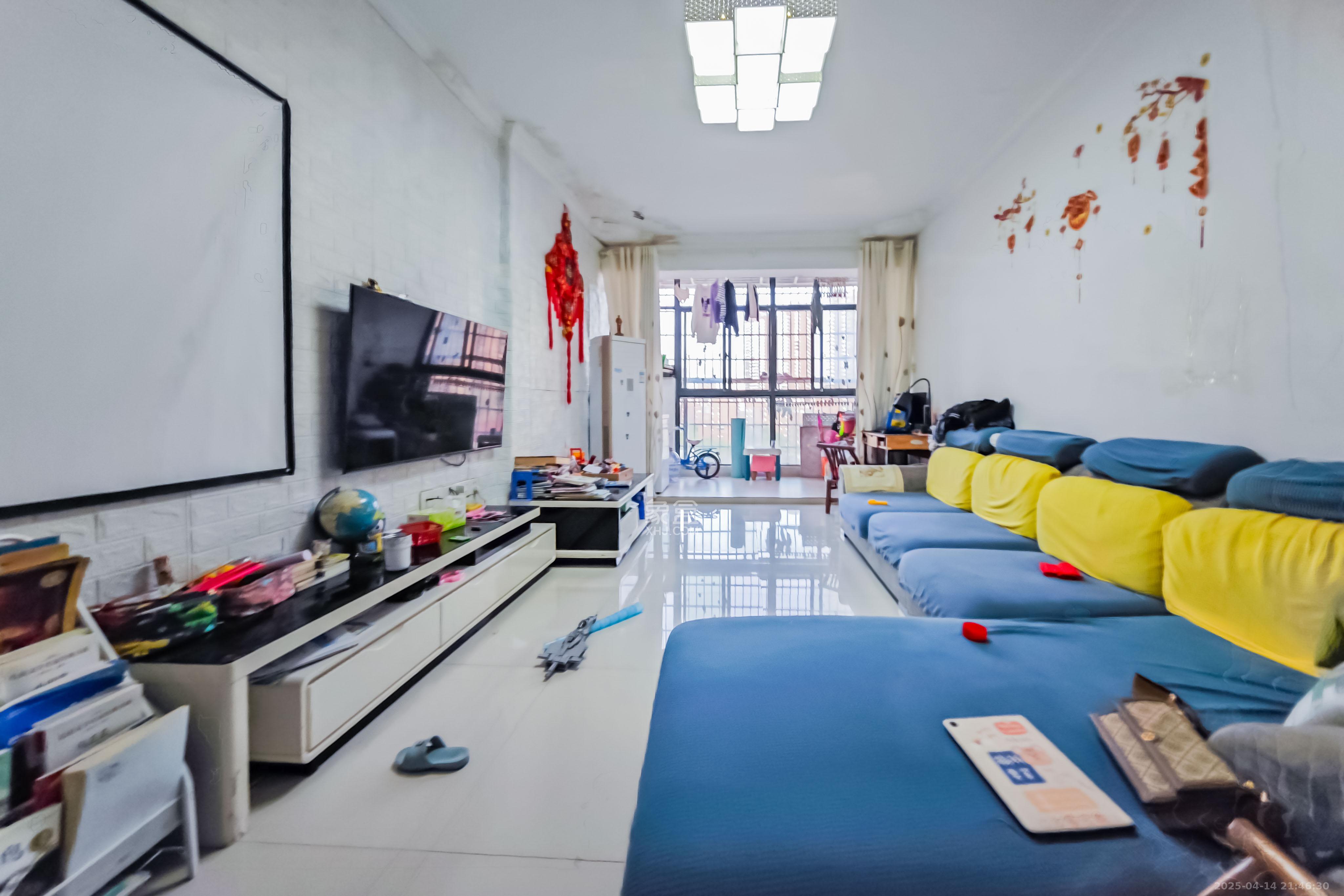 中城丽景香山园 3室2厅2卫 84.0万 中城丽景香山园 3室2厅2卫 84.0万客厅