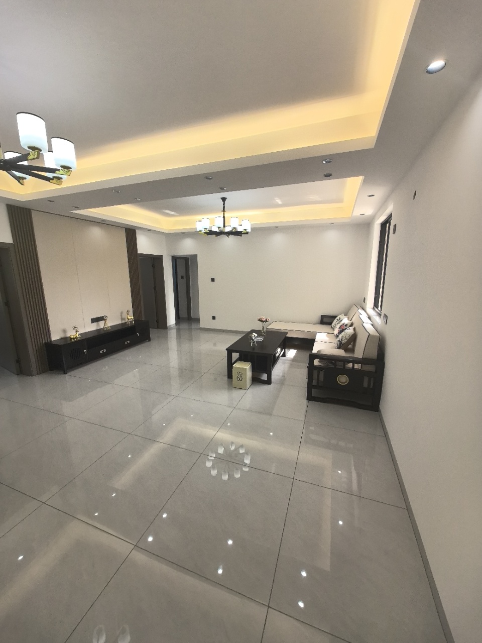 华秀大厦  3室2厅2卫    139.0万 华秀大厦  3室2厅2卫    139.0万客厅