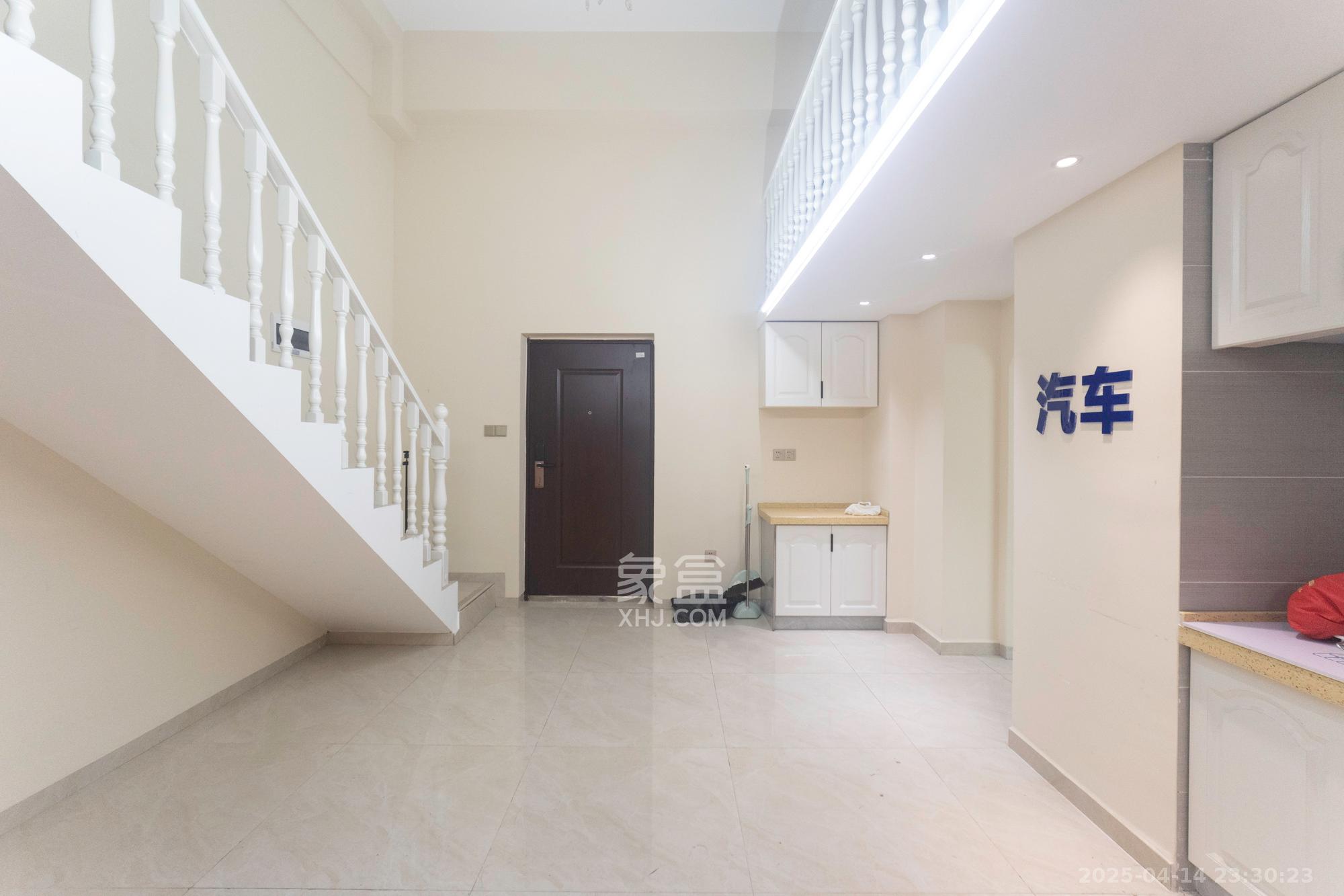 新城悦隽  4室2厅2卫   59.80万客厅