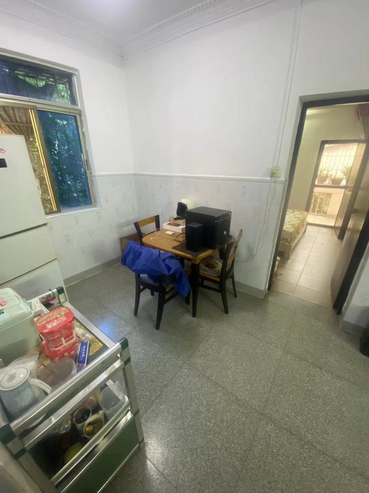 城建局宿舍 3室1厅1卫 115.0万 城建局宿舍 3室1厅1卫 115.0万客厅