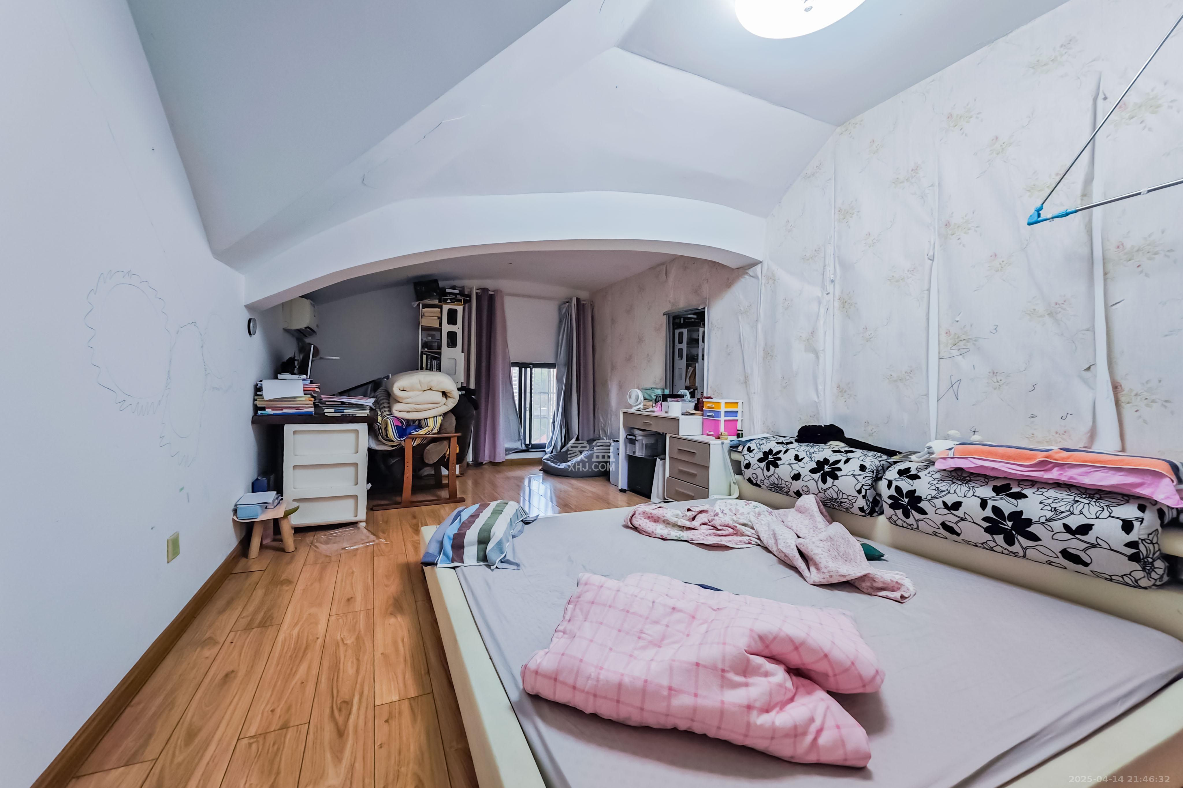 中城丽景香山园 3室2厅2卫 84.0万 中城丽景香山园 3室2厅2卫 84.0万卧室