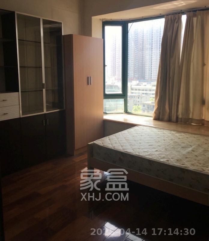 金色华庭 4室1厅1卫 3500.0元/月 金色华庭 4室1厅1卫 3500.0元/月室内图