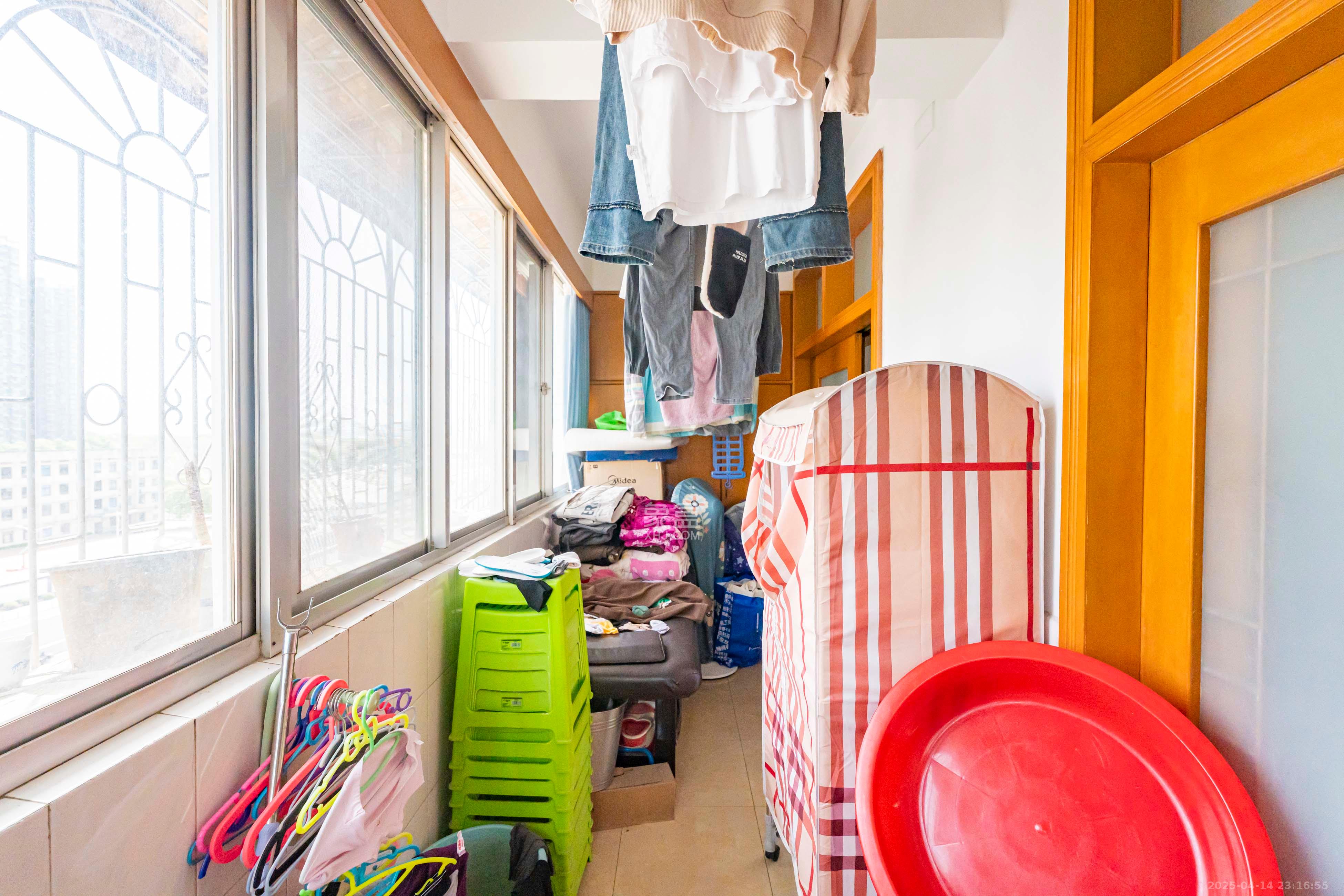 科技出版社宿舍（湘雅路）  3室2厅2卫   122.50万阳台