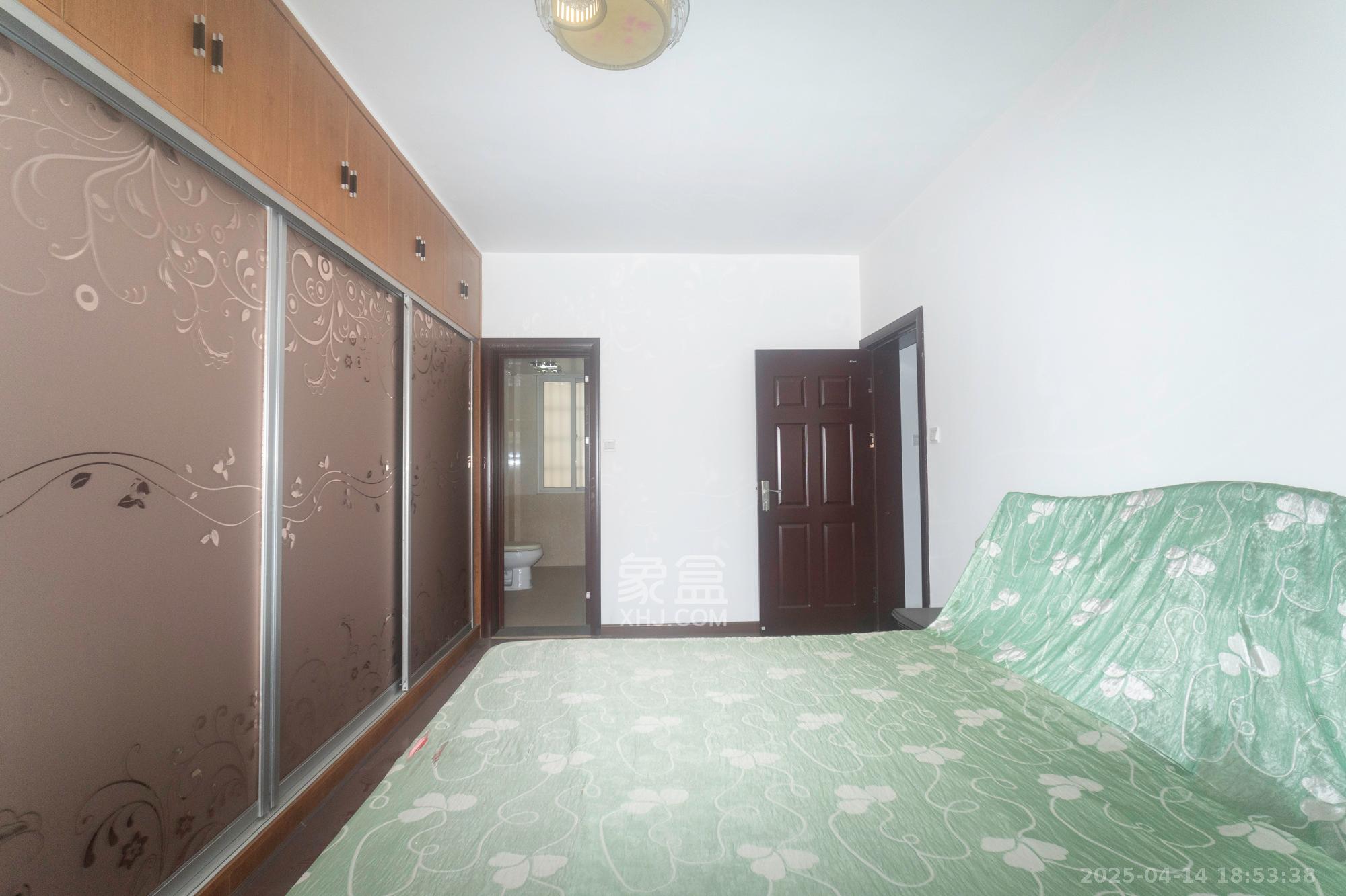 紫晶城 3室2厅2卫 59.8万 紫晶城 3室2厅2卫 59.8万卧室