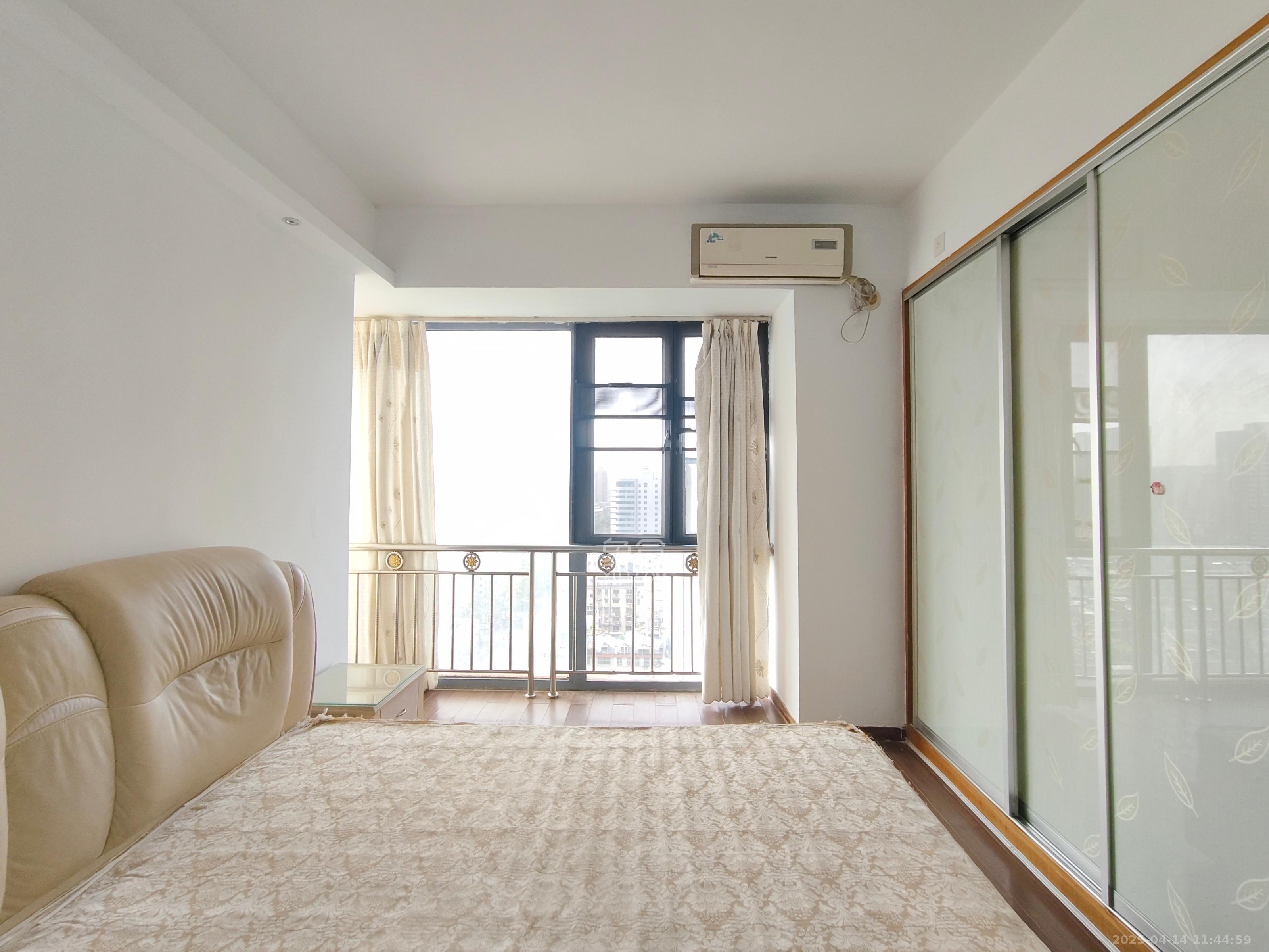 银港水晶城  4室2厅2卫   2800.00元/月室内图
