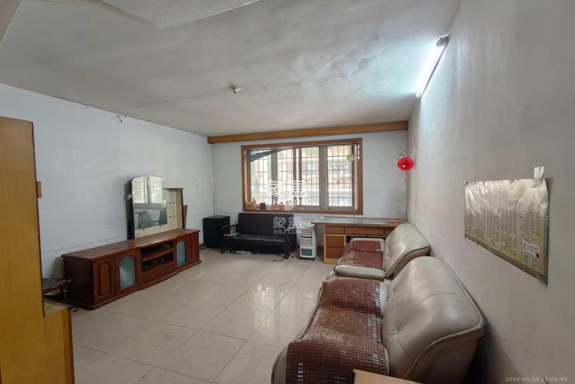 汽车发动机厂宿舍 2室2厅1卫 1400.0元/月 汽车发动机厂宿舍 2室2厅1卫 1400.0元/月室内图