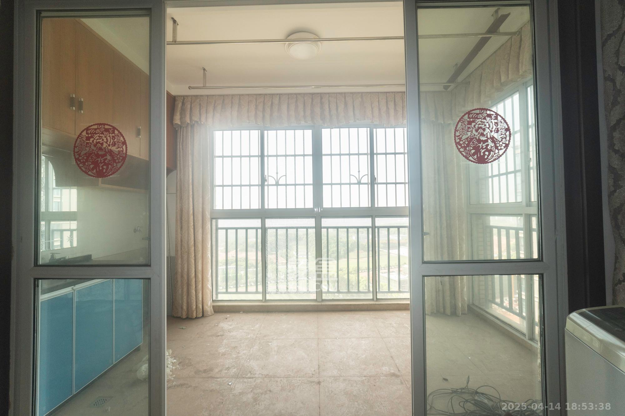 紫晶城 3室2厅2卫 59.8万 紫晶城 3室2厅2卫 59.8万阳台