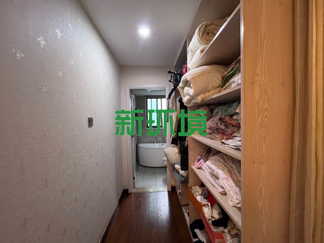 宏天绿城  3室2厅2卫   76.80万客厅