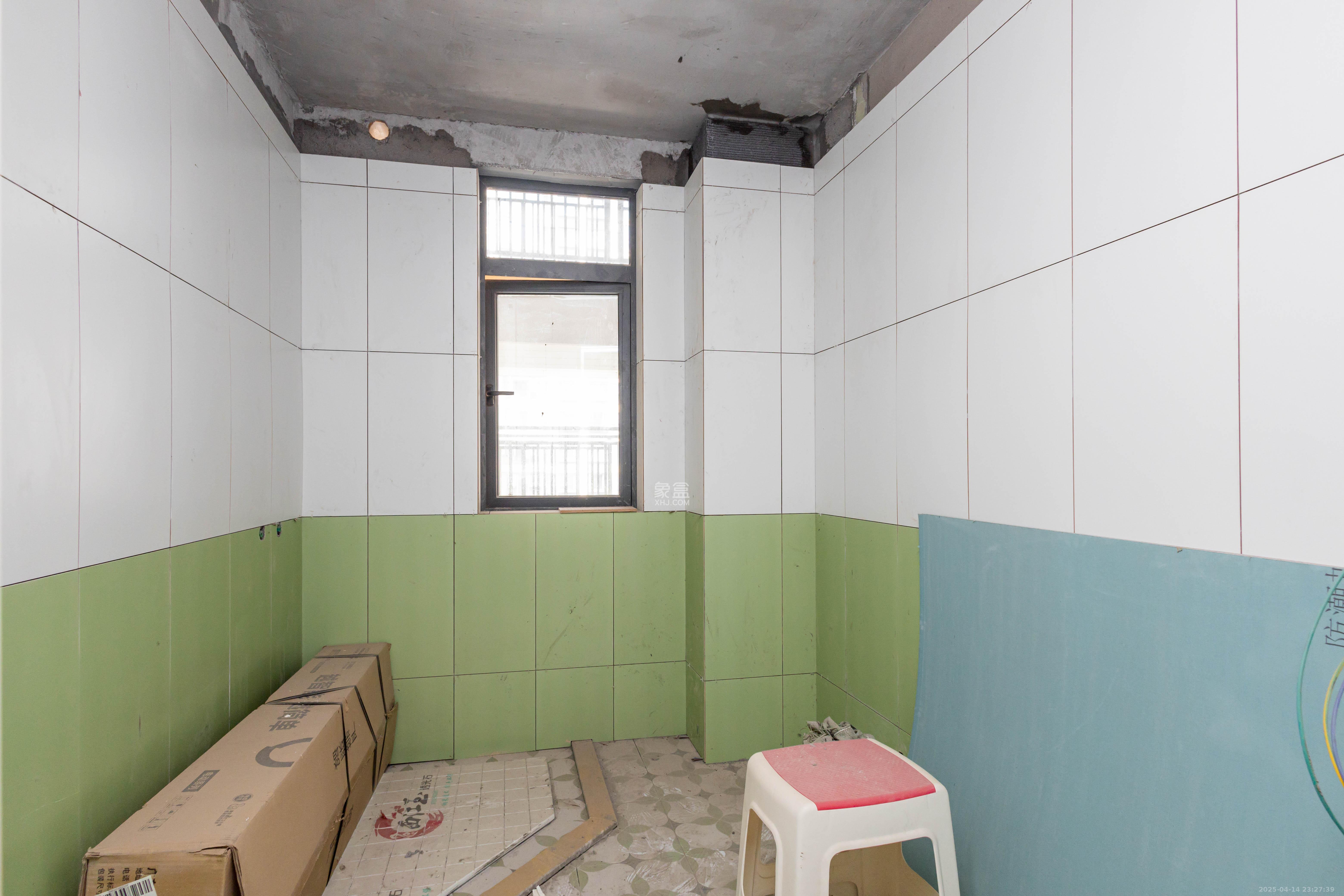 日盛湖湘花苑  3室2厅2卫    92.8万 日盛湖湘花苑  3室2厅2卫    92.8万卫生间