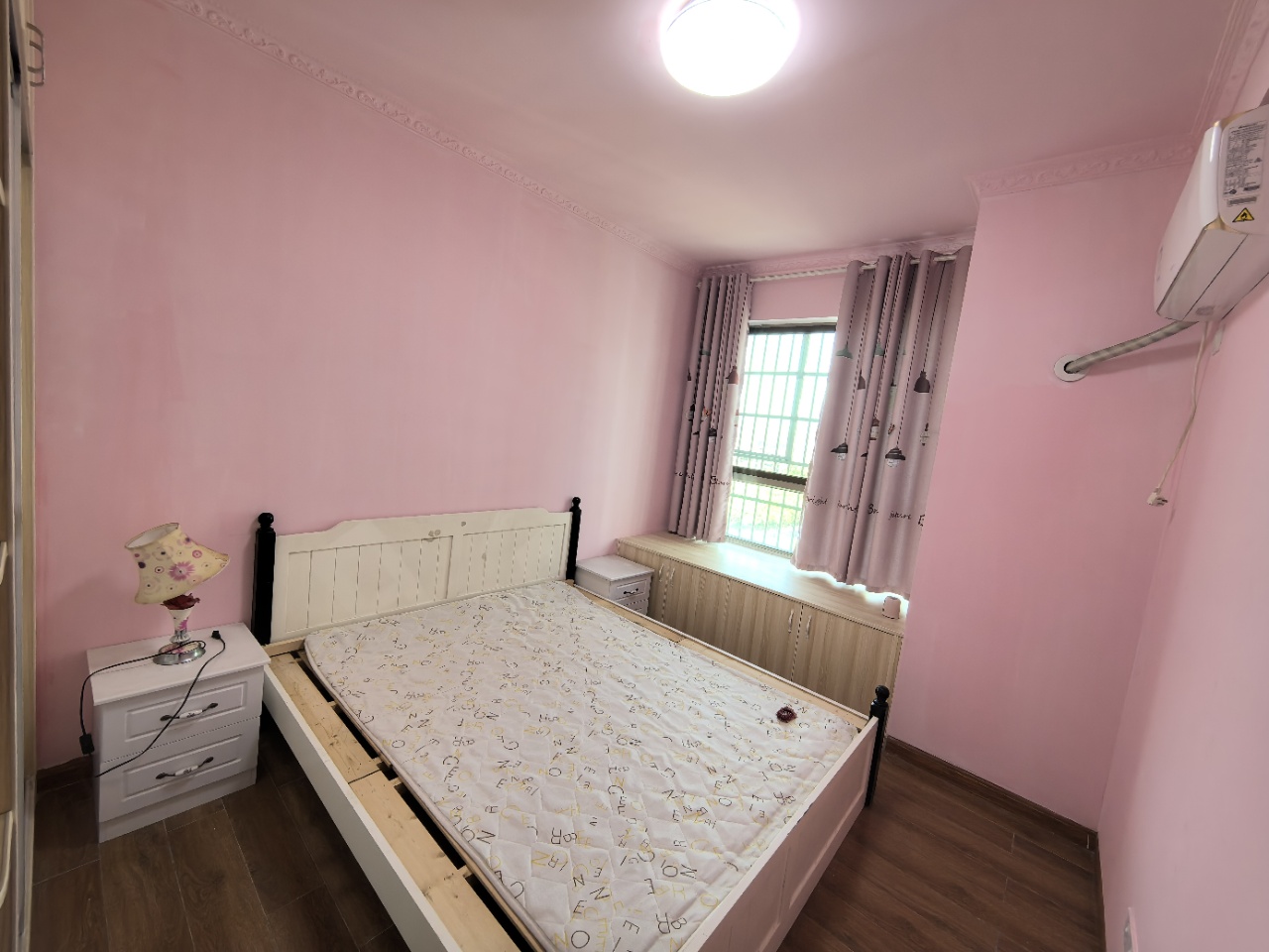 国色天香 4室2厅2卫 2100.0元/月 国色天香 4室2厅2卫 2100.0元/月室内图