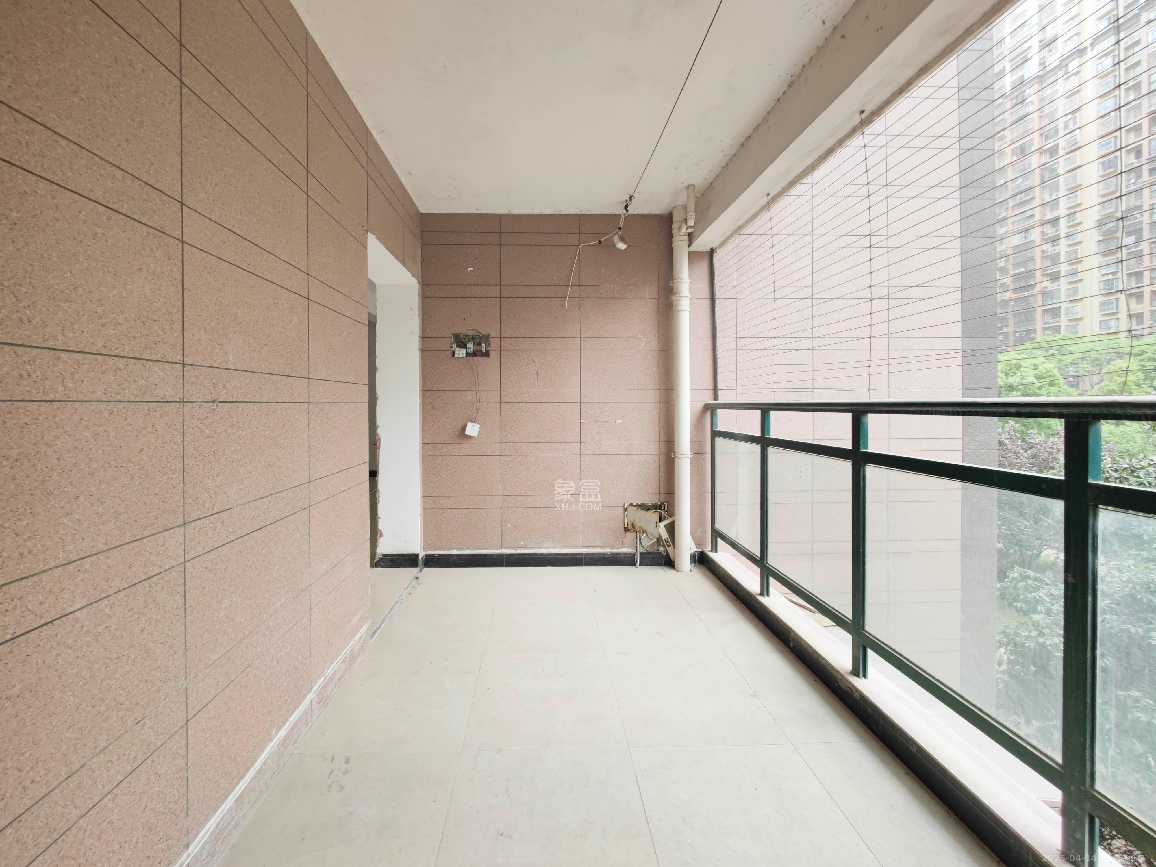 鑫天御景湾  3室2厅2卫    106.0万阳台