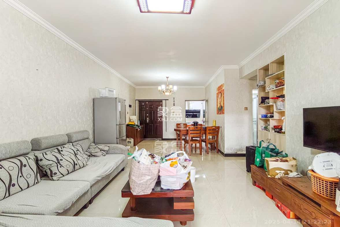 湖湾世景 3室2厅1卫 69.8万 湖湾世景 3室2厅1卫 69.8万客厅