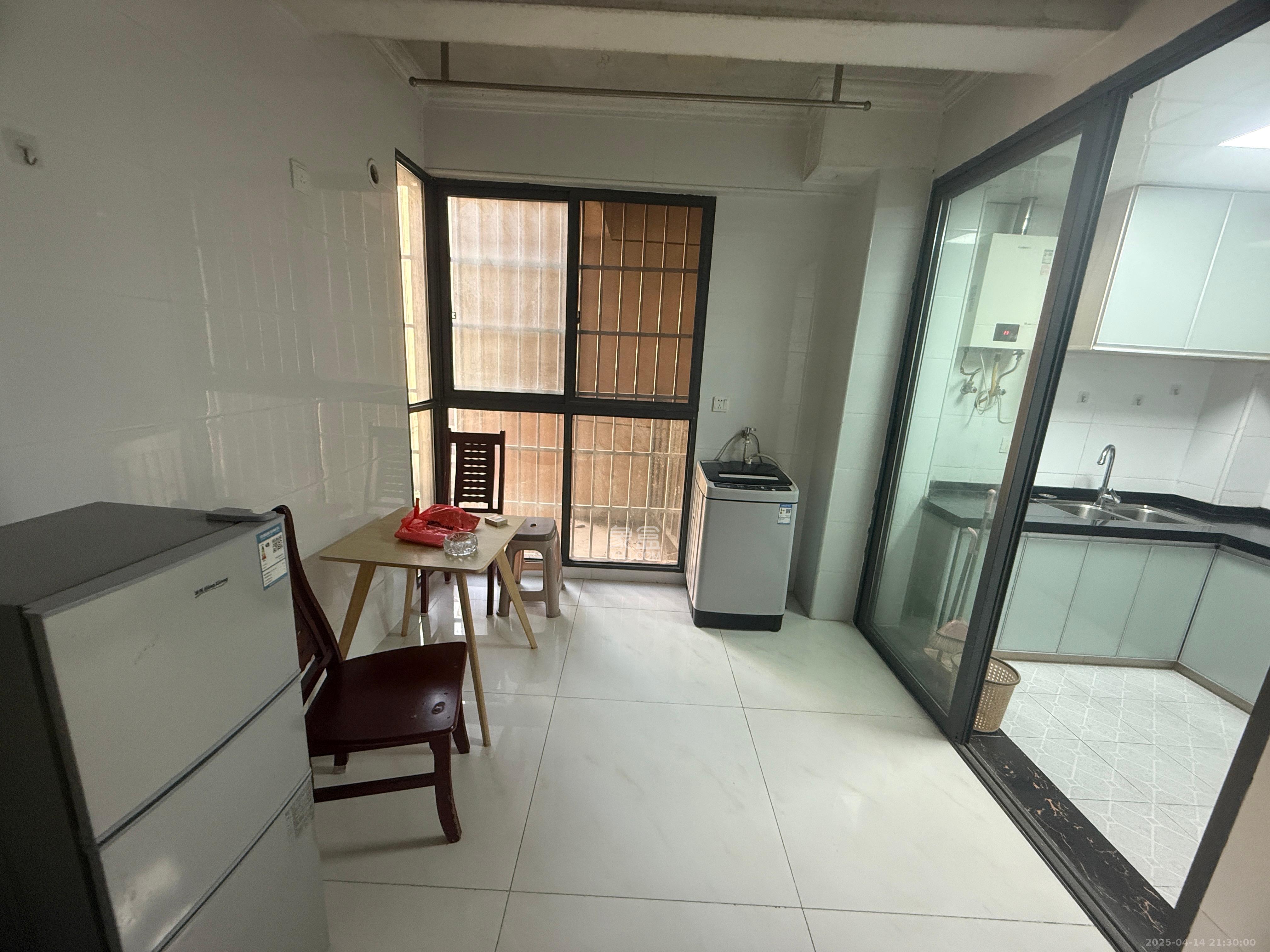 岳华新苑  1室1厅1卫   1100.00元/月室内图