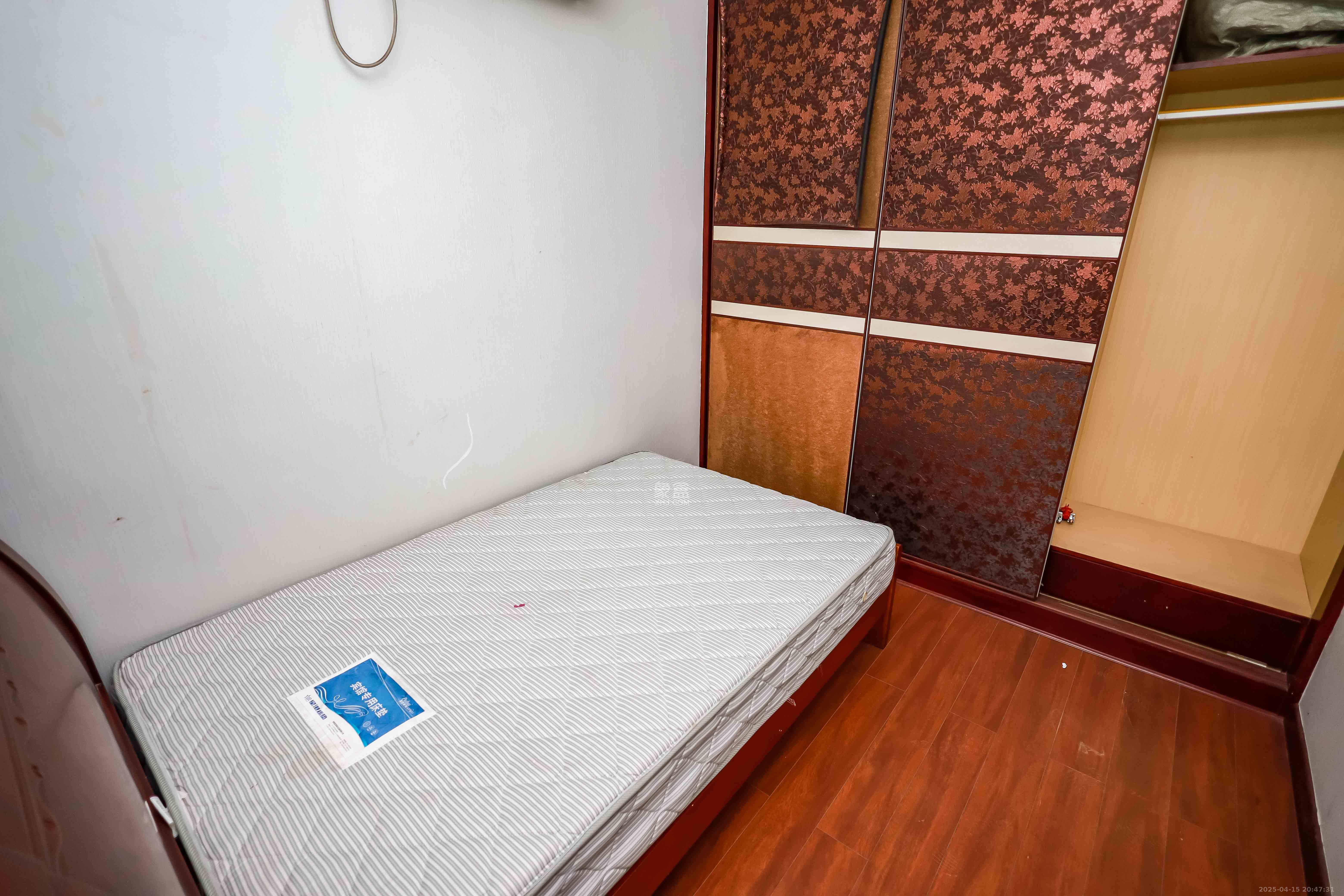 岳麓壹号 4室2厅2卫 182.0万 岳麓壹号 4室2厅2卫 182.0万卧室