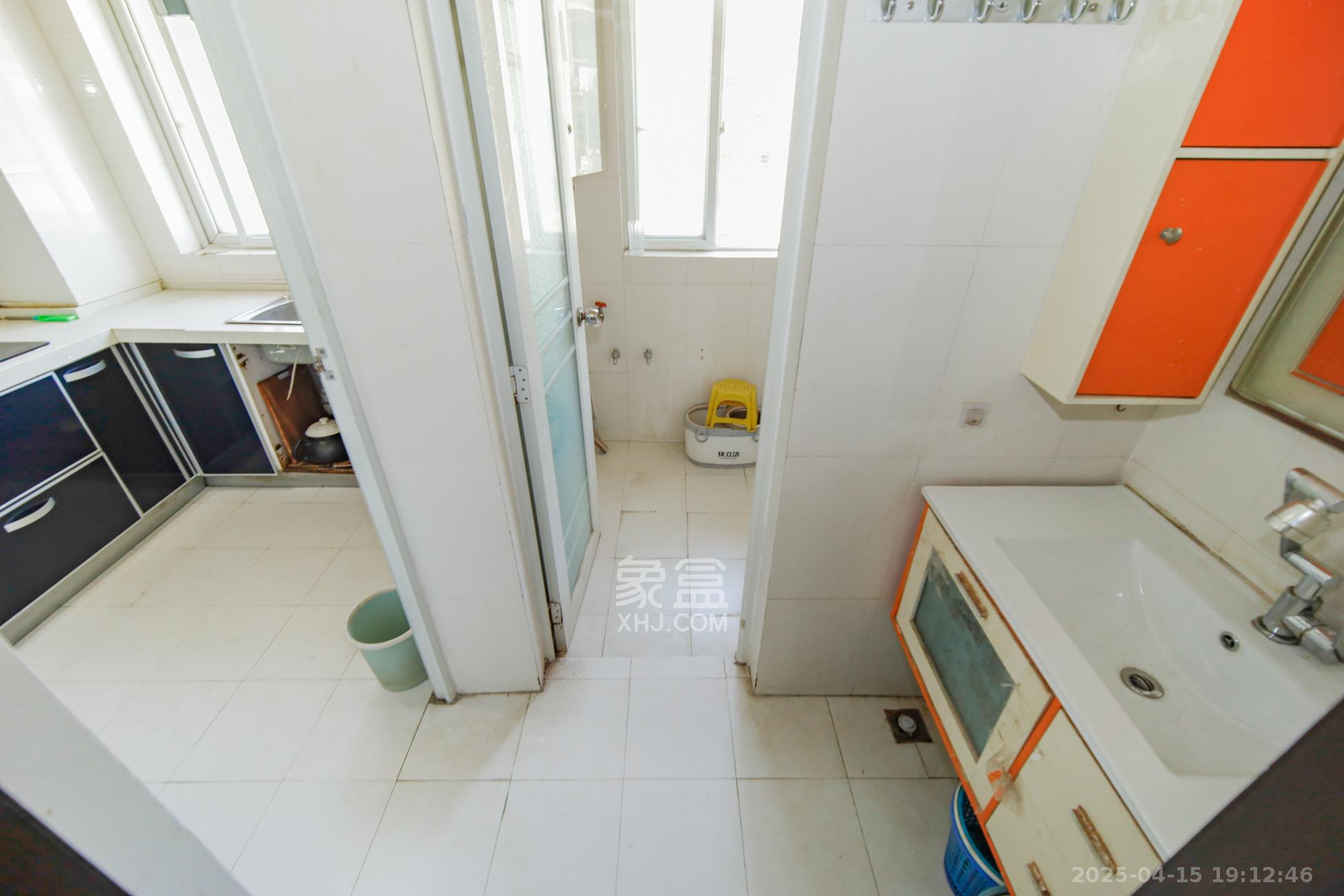 德馨园 2室2厅1卫 45.0万 德馨园 2室2厅1卫 45.0万卫生间