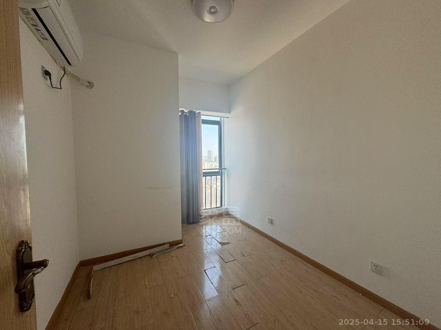 庐山春天 4室2厅2卫 3500.0元/月 庐山春天 4室2厅2卫 3500.0元/月室内图