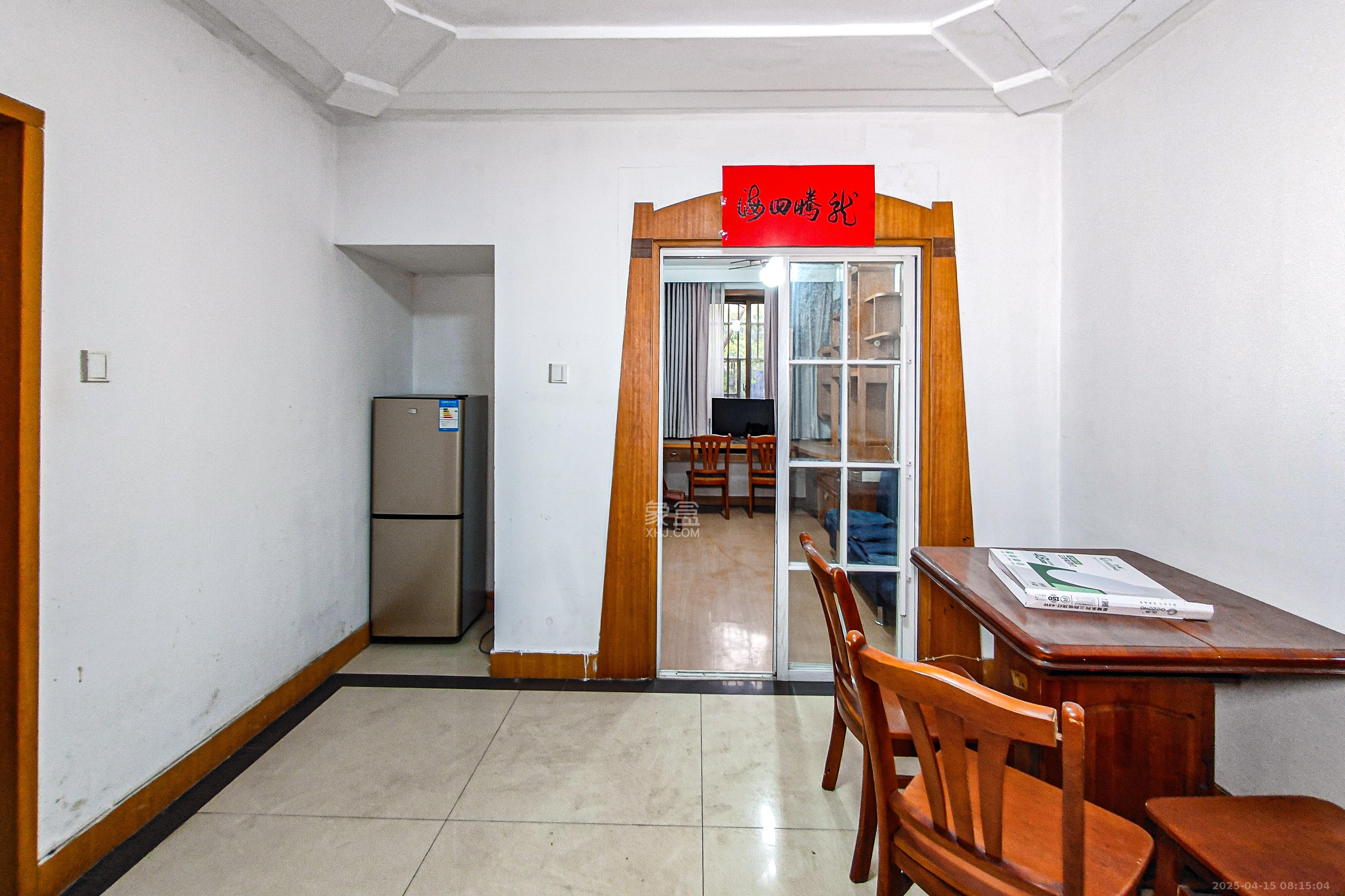 人民东路、人民中路散盘  3室2厅1卫    65.0万 人民东路、人民中路散盘  3室2厅1卫    65.0万客厅