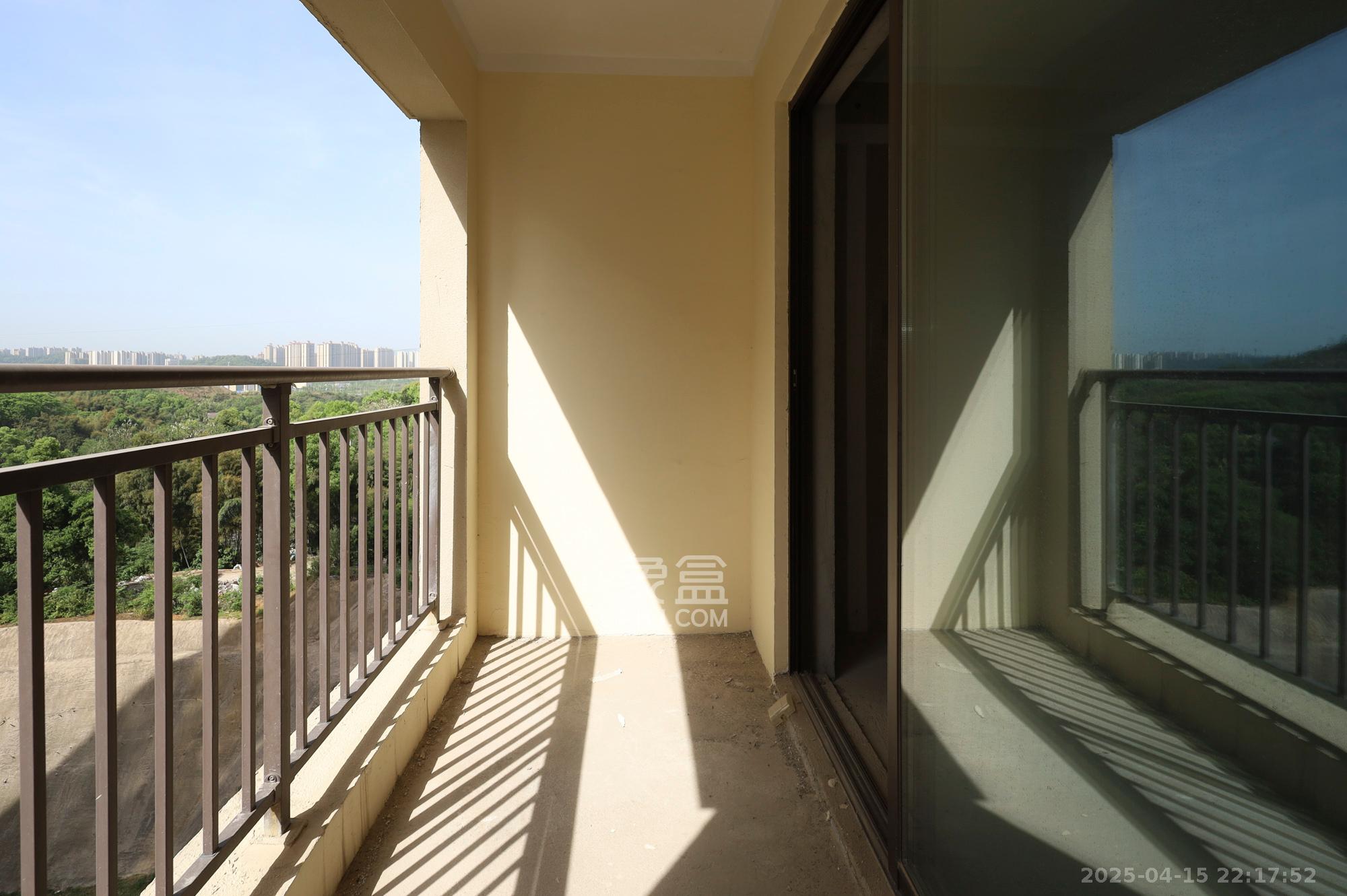 恒基旭辉湖山赋  3室2厅1卫    57.8万阳台