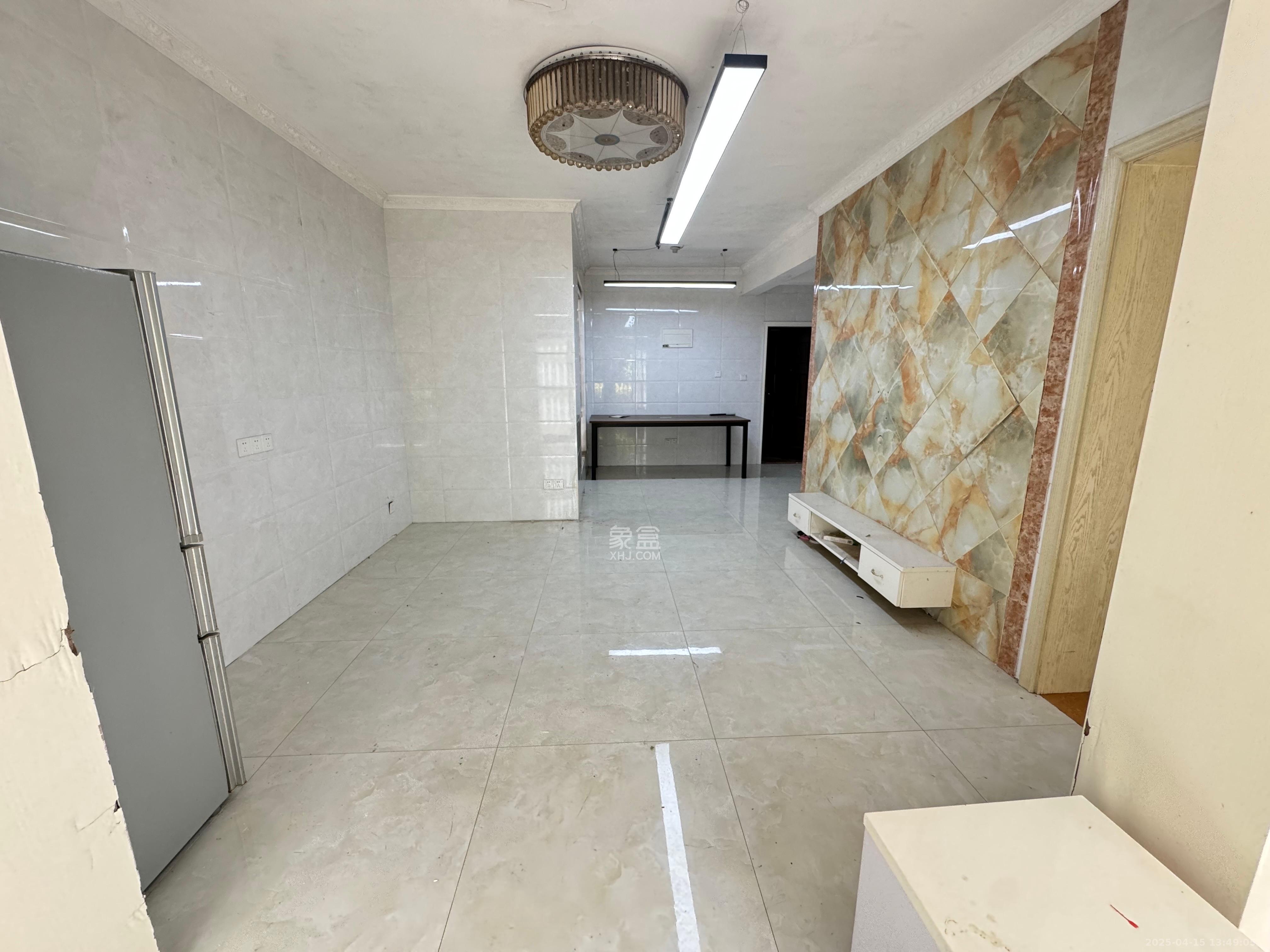 鑫科明珠  2室1厅1卫   2400.00元/月室内图