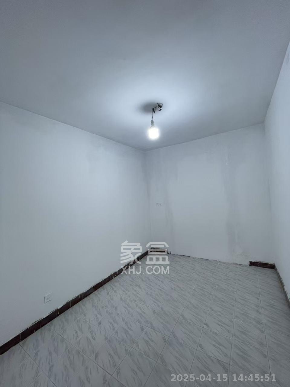 省进出口公司宿舍 4室2厅2卫 1300.0元/月 省进出口公司宿舍 4室2厅2卫 1300.0元/月室内图