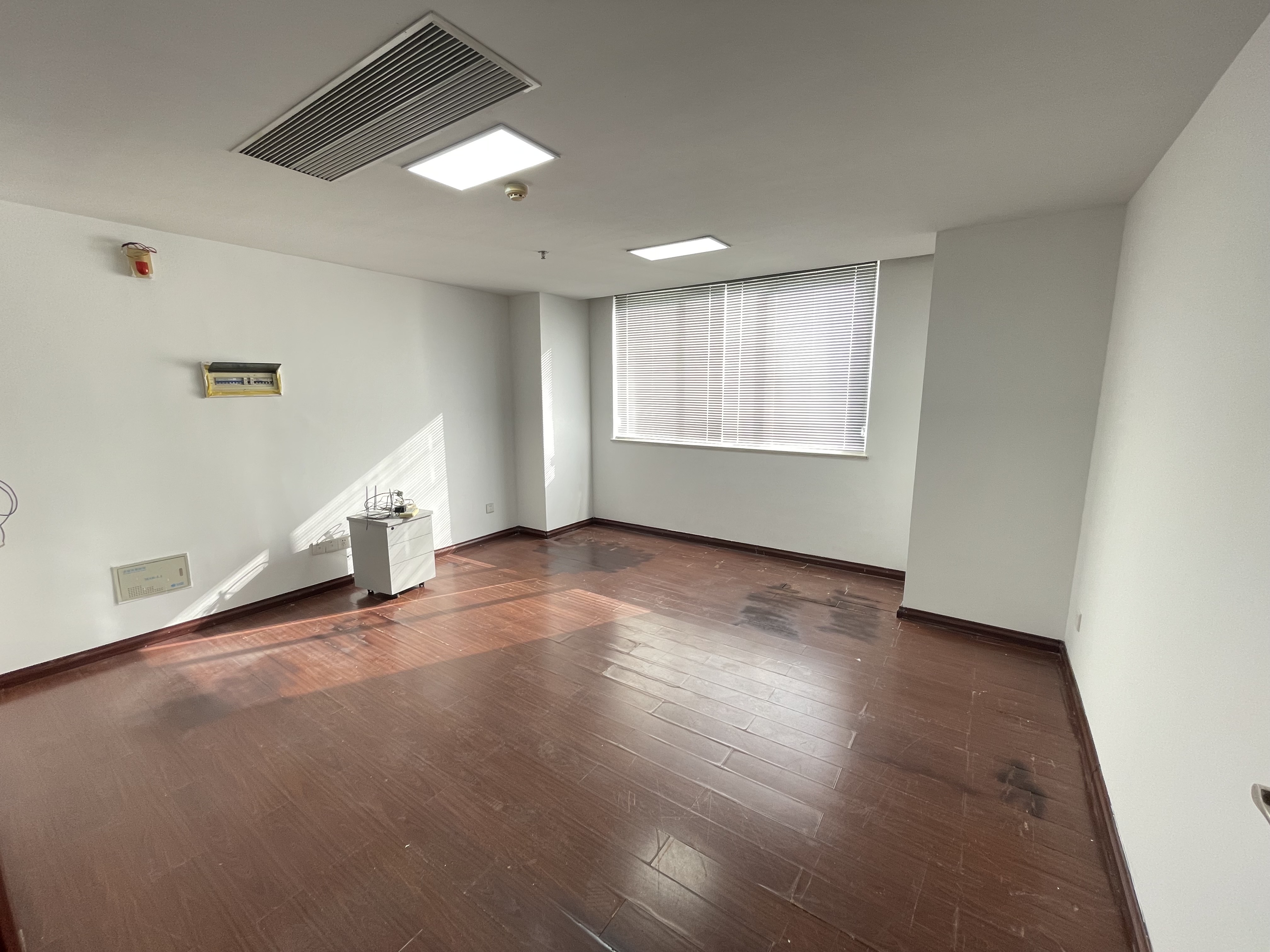 北京大厦  6室2厅2卫   12000.00元/月室内图