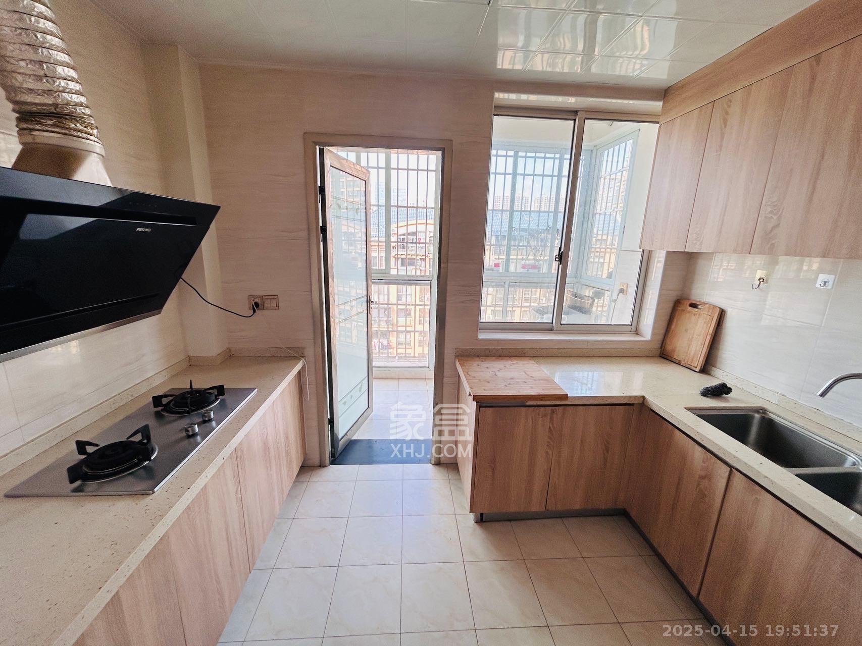 城市山水豪园(山水城市风景) 3室2厅2卫 3200.0元/月 城市山水豪园(山水城市风景) 3室2厅2卫 3200.0元/月室内图