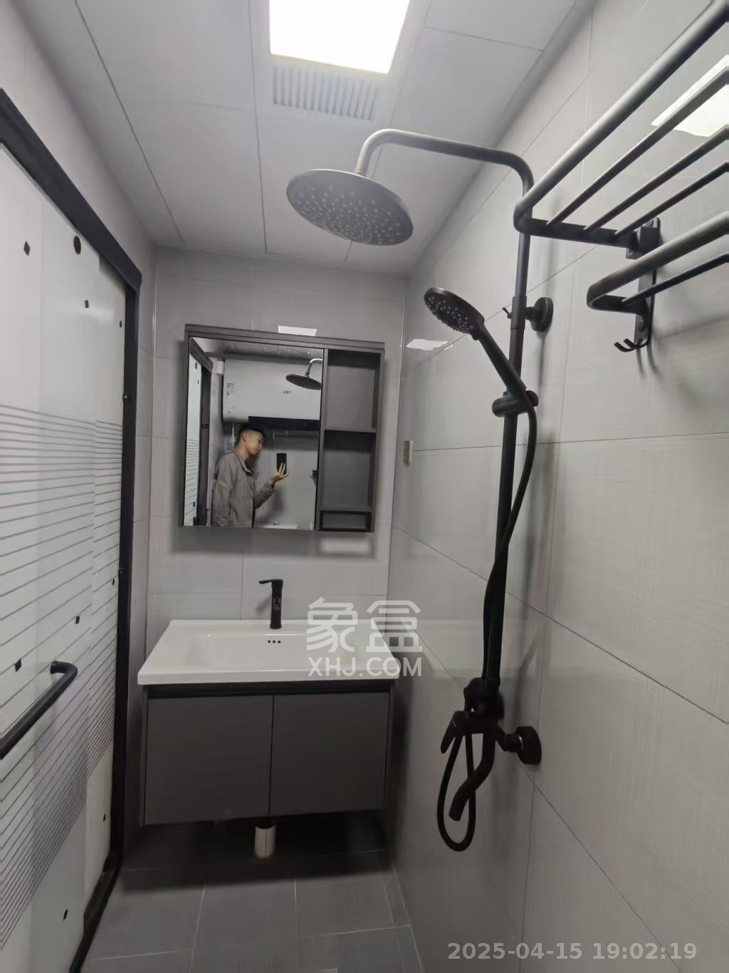 保利香槟国际 1室1厅1卫 1300.0元/月 保利香槟国际 1室1厅1卫 1300.0元/月室内图