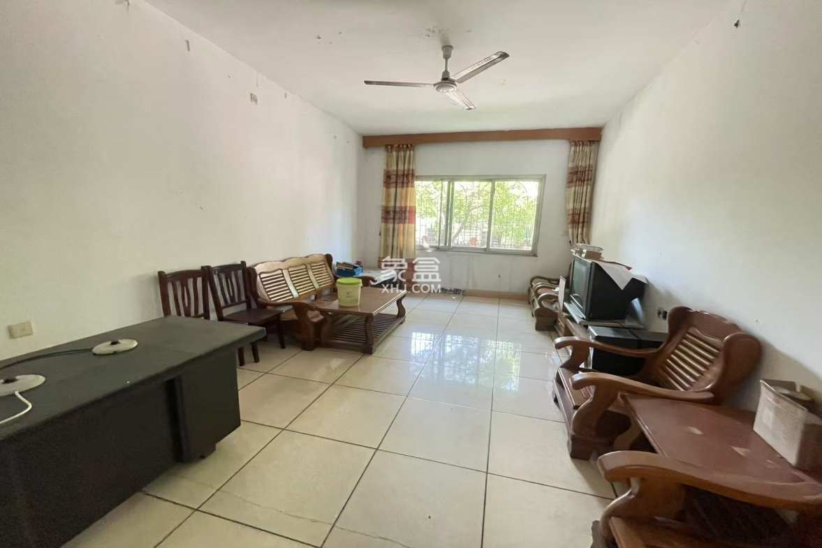 泰山路散盘 3室2厅2卫 39.8万 泰山路散盘 3室2厅2卫 39.8万室内图