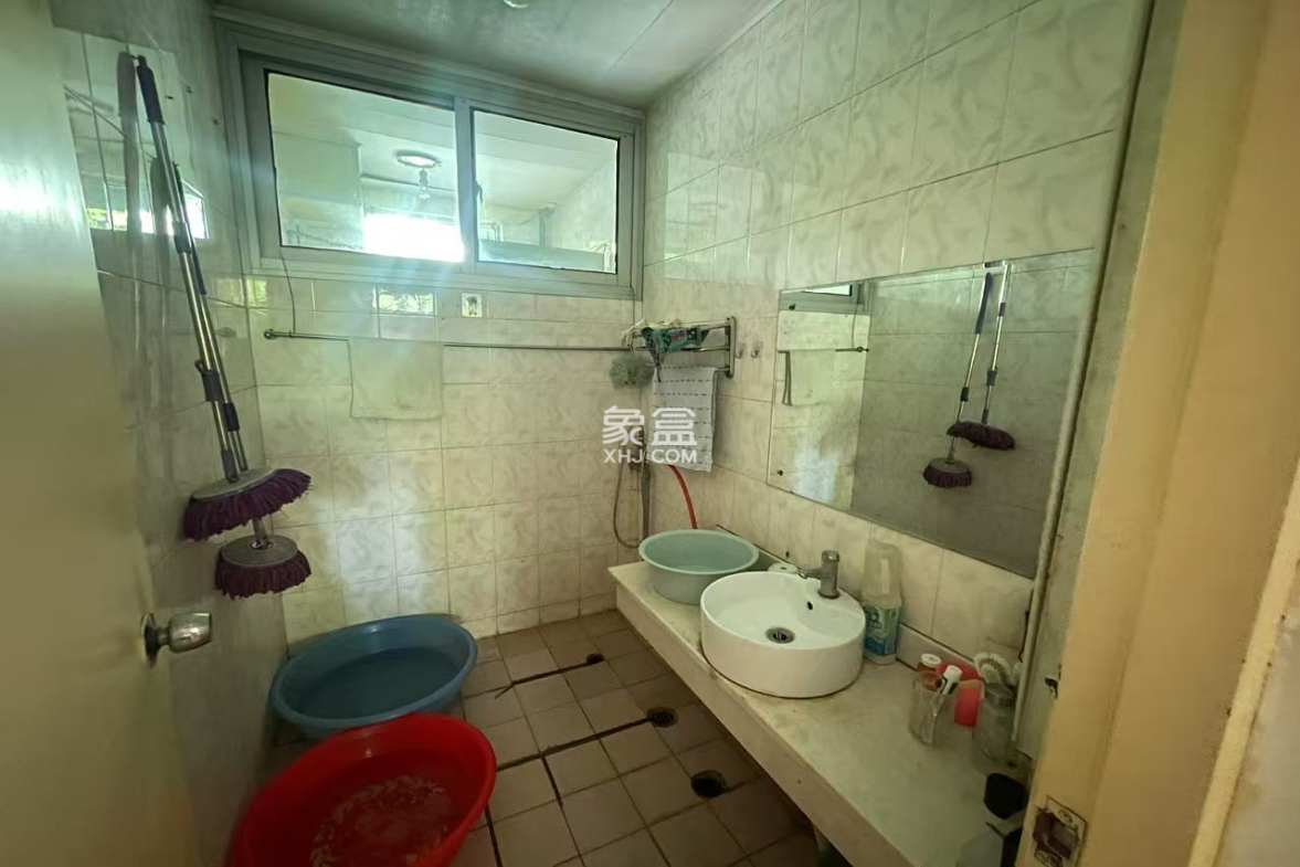 泰山路散盘 3室2厅2卫 39.8万 泰山路散盘 3室2厅2卫 39.8万室内图