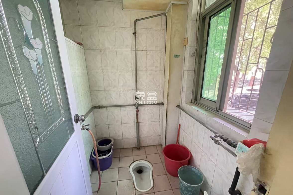 泰山路散盘 3室2厅2卫 39.8万 泰山路散盘 3室2厅2卫 39.8万室内图