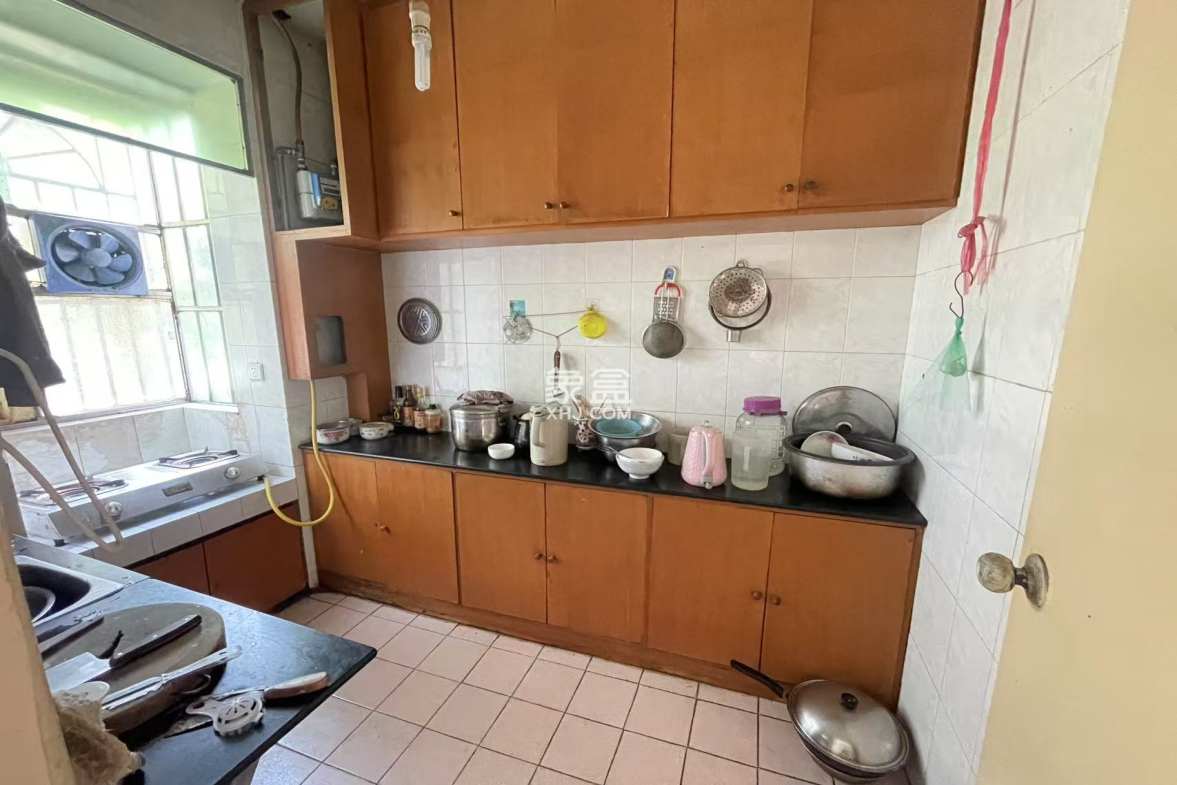 泰山路散盘 3室2厅2卫 39.8万 泰山路散盘 3室2厅2卫 39.8万室内图