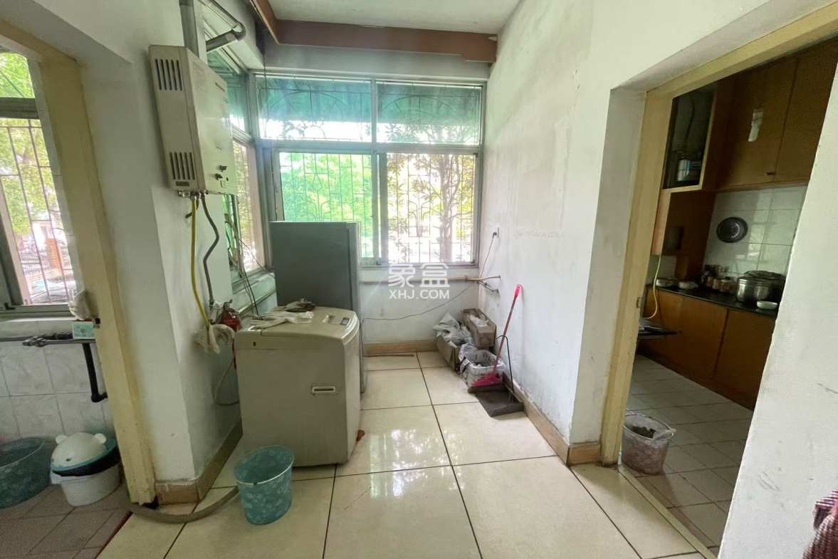 泰山路散盘 3室2厅2卫 39.8万 泰山路散盘 3室2厅2卫 39.8万室内图