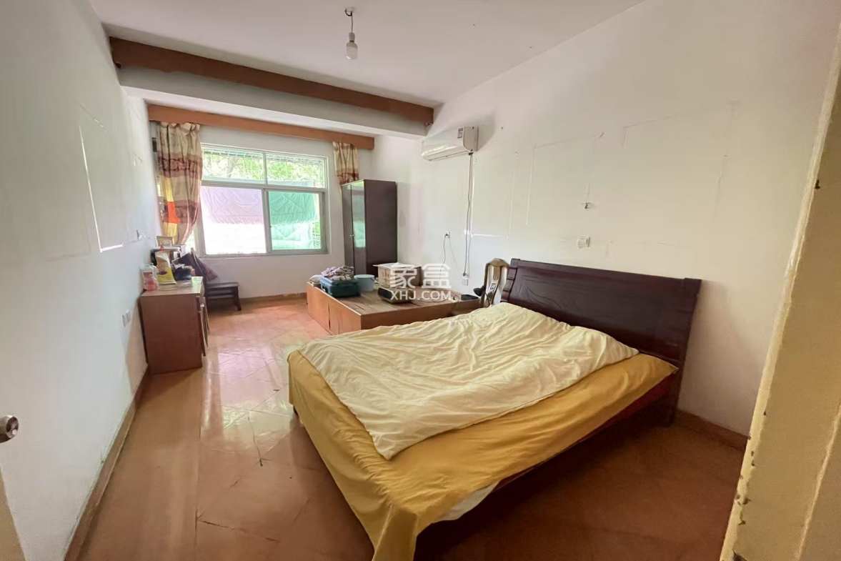 泰山路散盘 3室2厅2卫 39.8万 泰山路散盘 3室2厅2卫 39.8万室内图