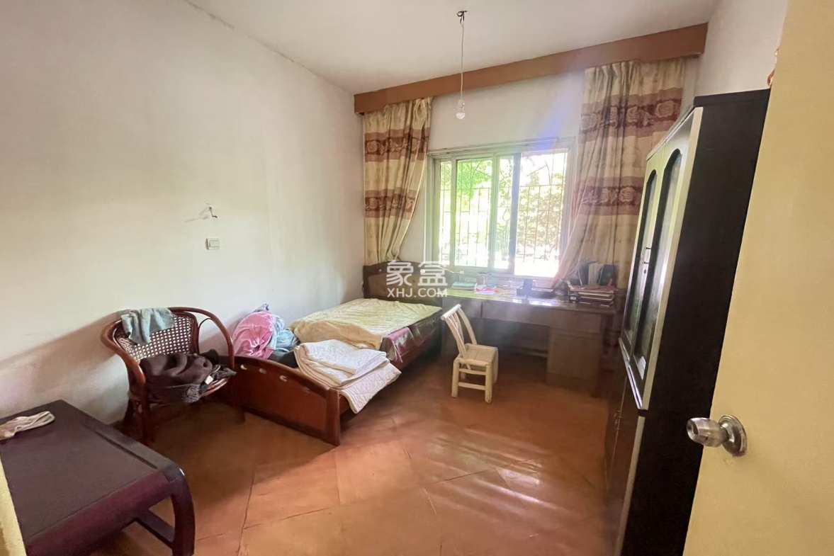 泰山路散盘 3室2厅2卫 39.8万 泰山路散盘 3室2厅2卫 39.8万室内图