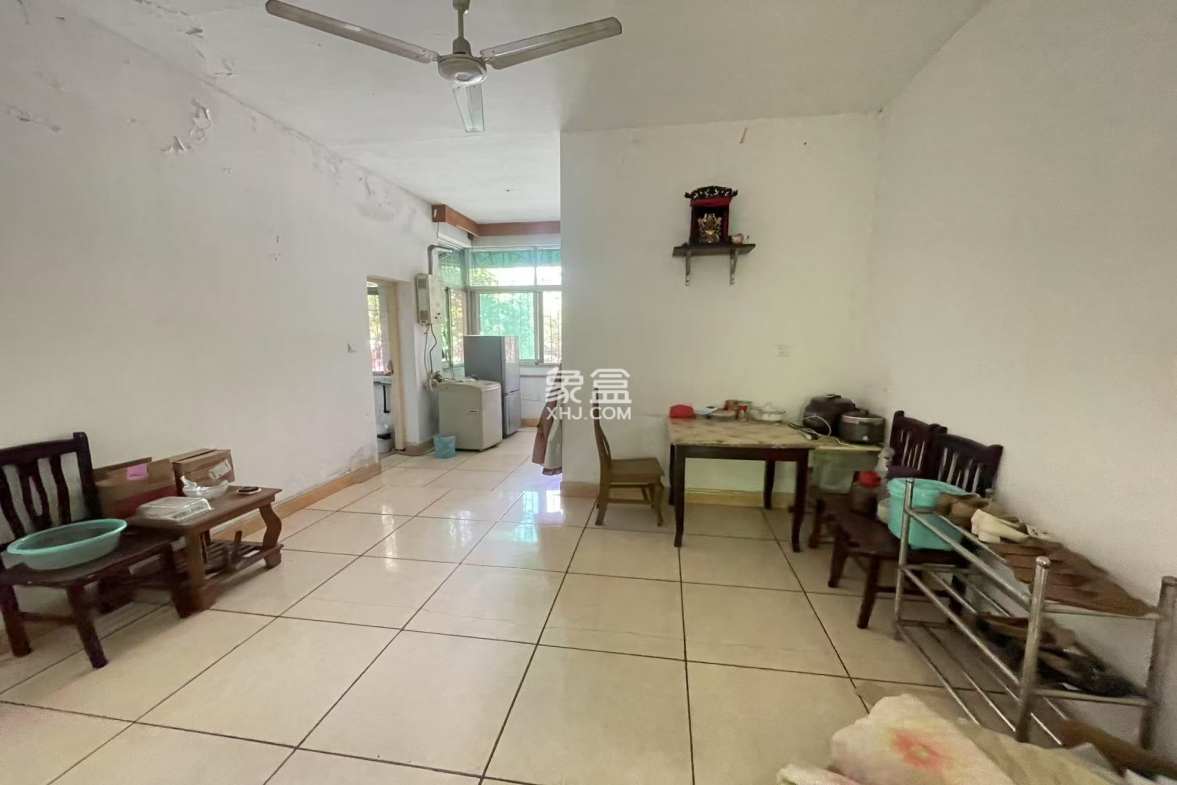 泰山路散盘 3室2厅2卫 39.8万 泰山路散盘 3室2厅2卫 39.8万室内图