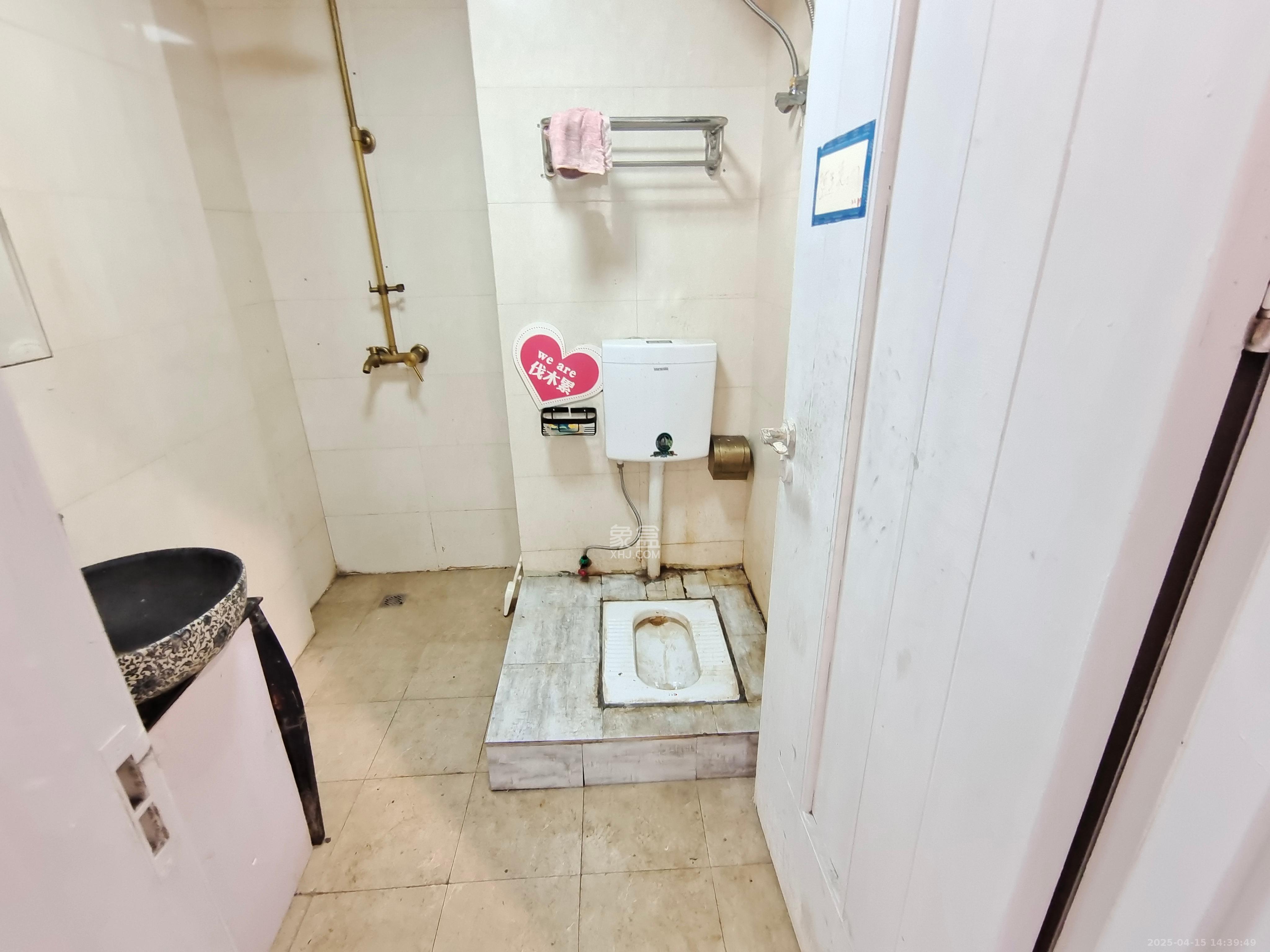 阳光100三期  3室2厅1卫   2800.00元/月室内图