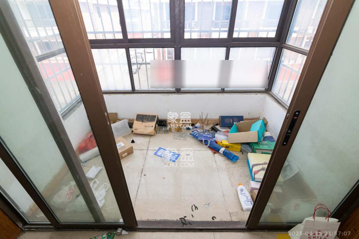 高星物流园  3室2厅3卫    65.0万 高星物流园  3室2厅3卫    65.0万阳台