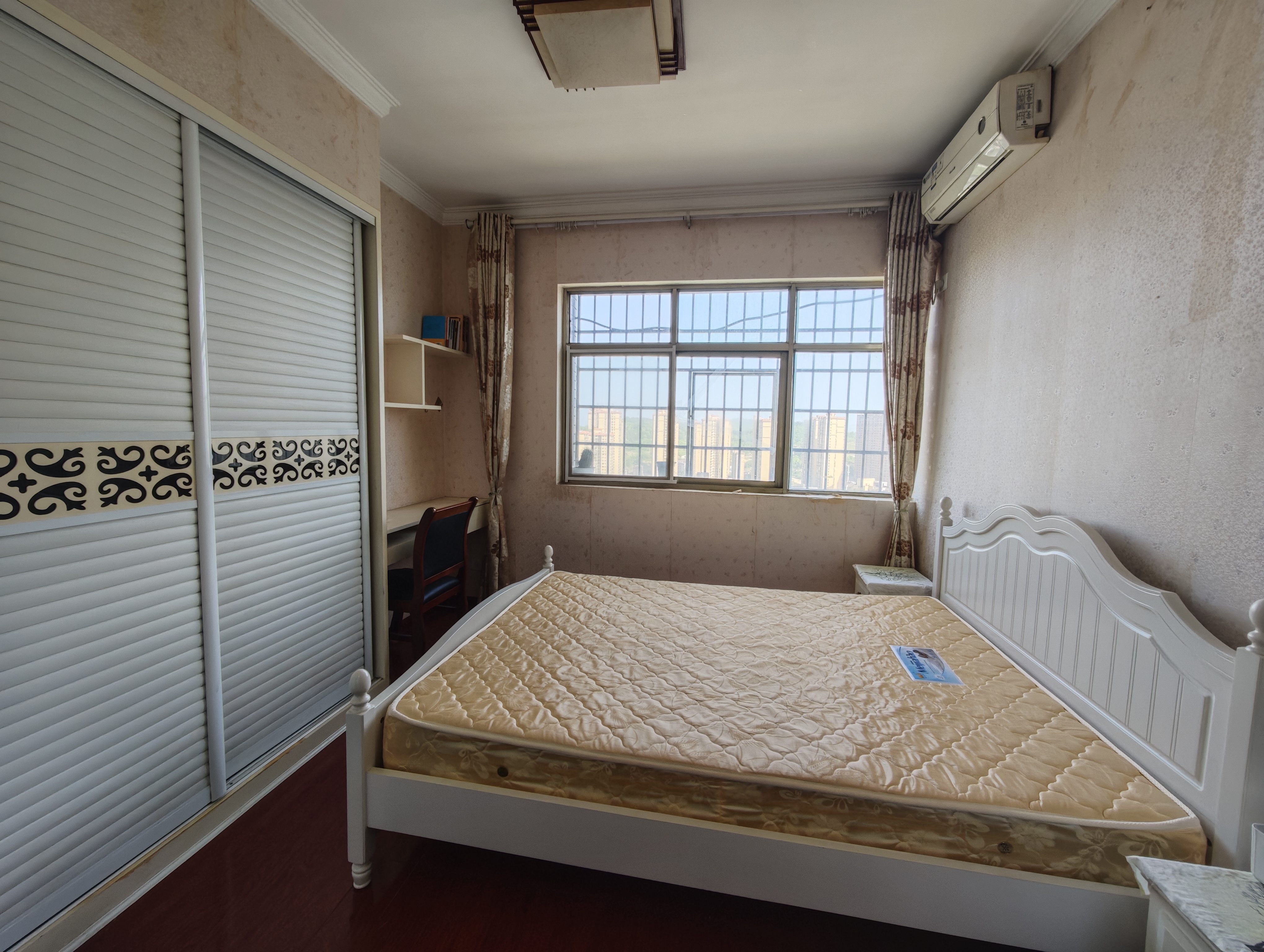 东方豪苑 1室1厅1卫 18.8万 东方豪苑 1室1厅1卫 18.8万客厅