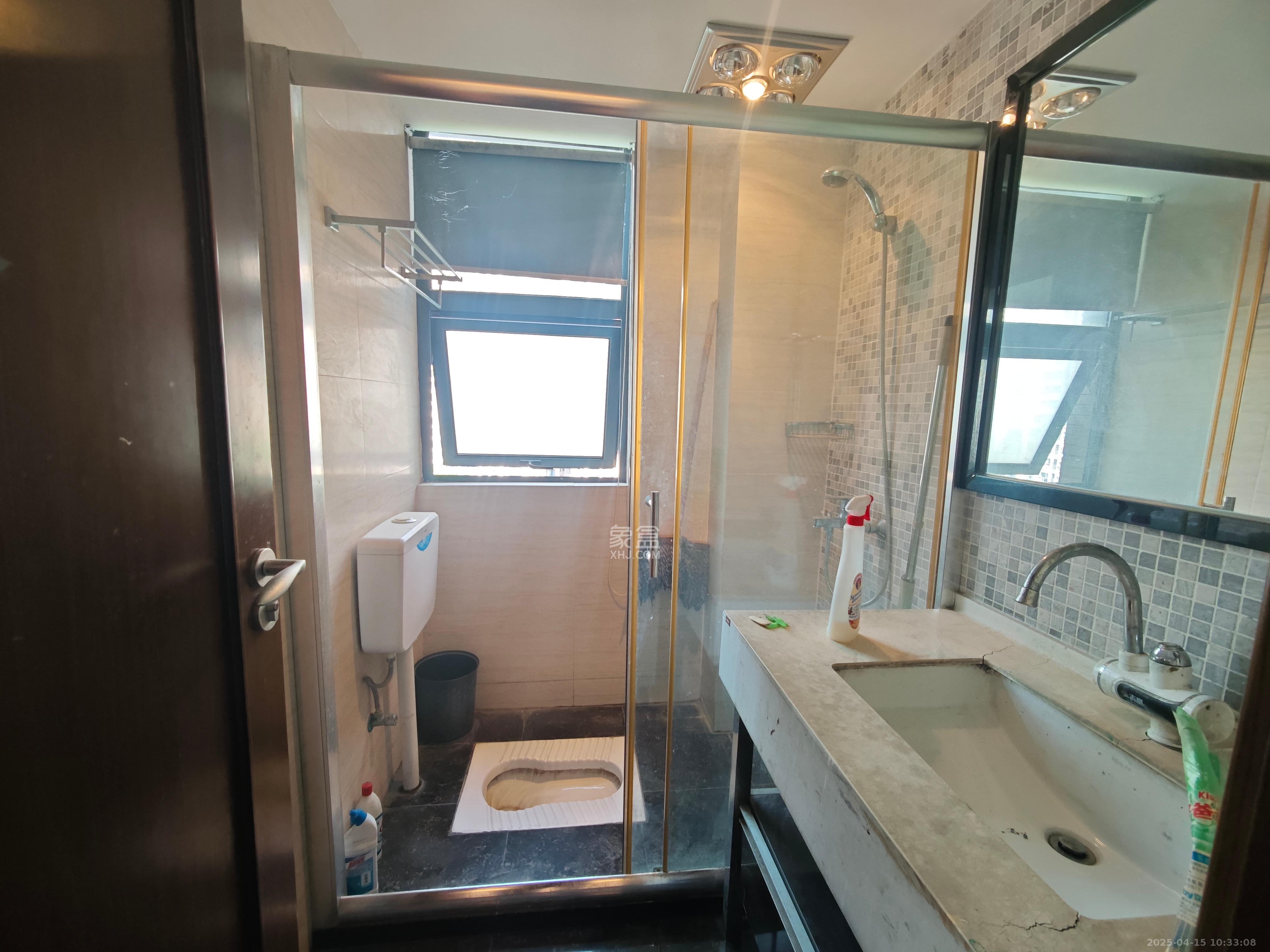 藏珑湖上国际花园 3室2厅1卫 2500.0元/月 藏珑湖上国际花园 3室2厅1卫 2500.0元/月室内图