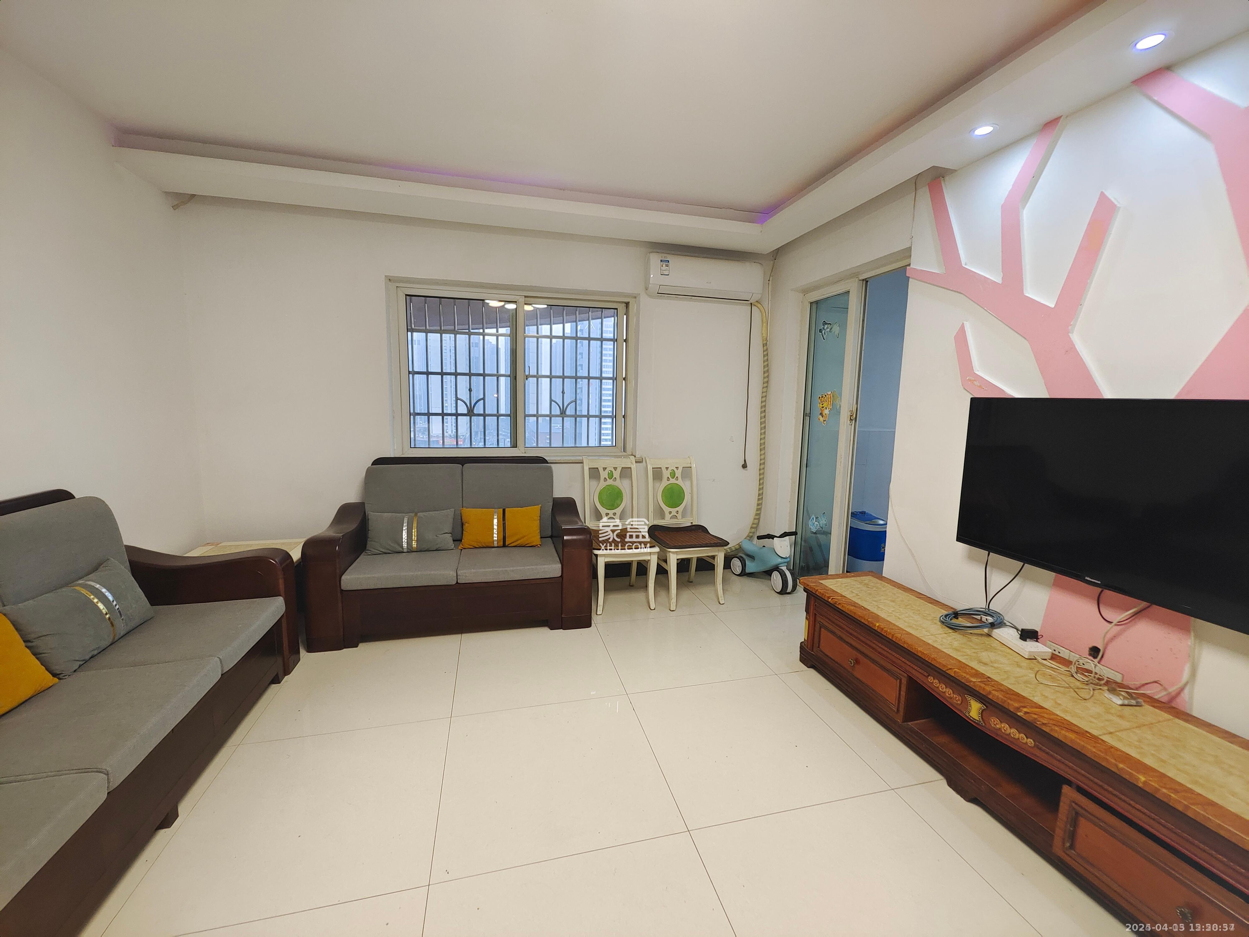 香麓丽舍  3室2厅2卫   2800.00元/月室内图1