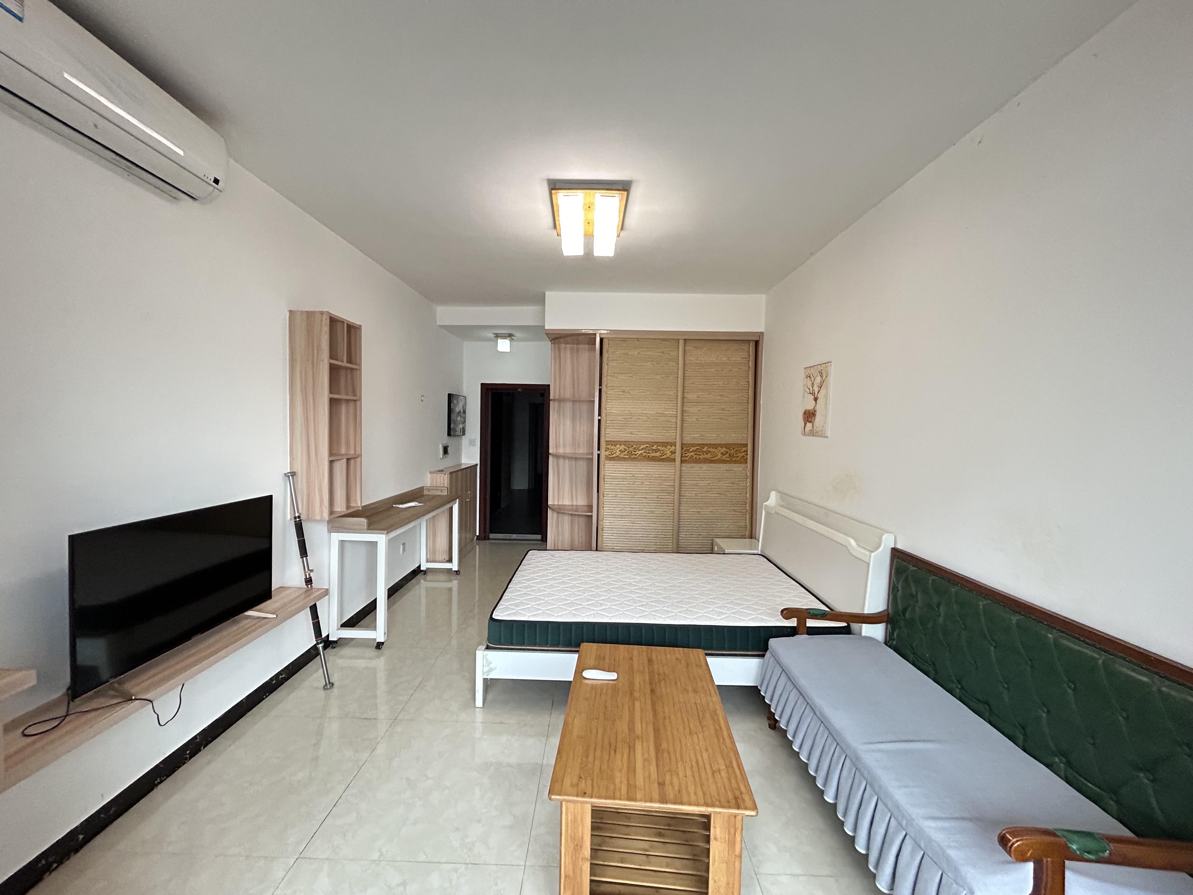 逸臣中央 1室0厅0卫 1300.0元/月 逸臣中央 1室0厅0卫 1300.0元/月室内图