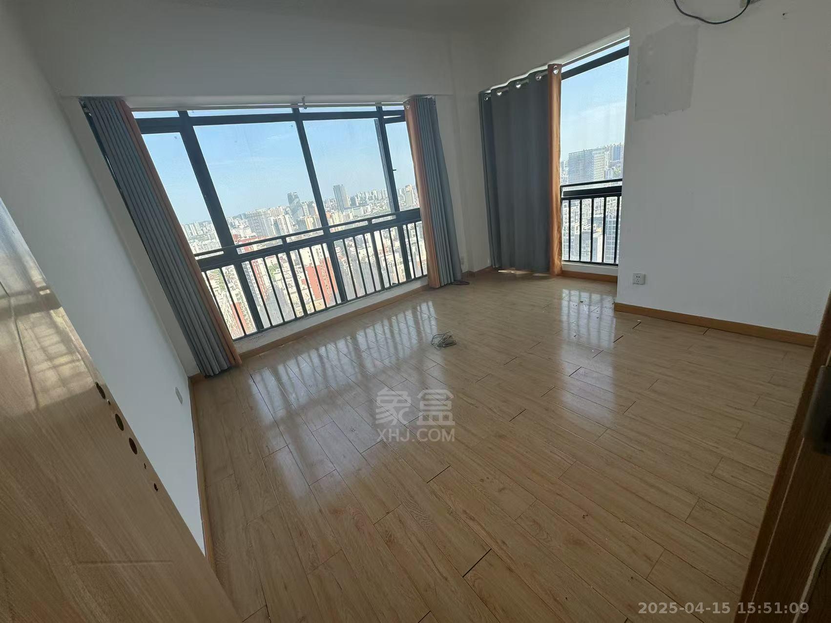 庐山春天 4室2厅2卫 3500.0元/月 庐山春天 4室2厅2卫 3500.0元/月室内图