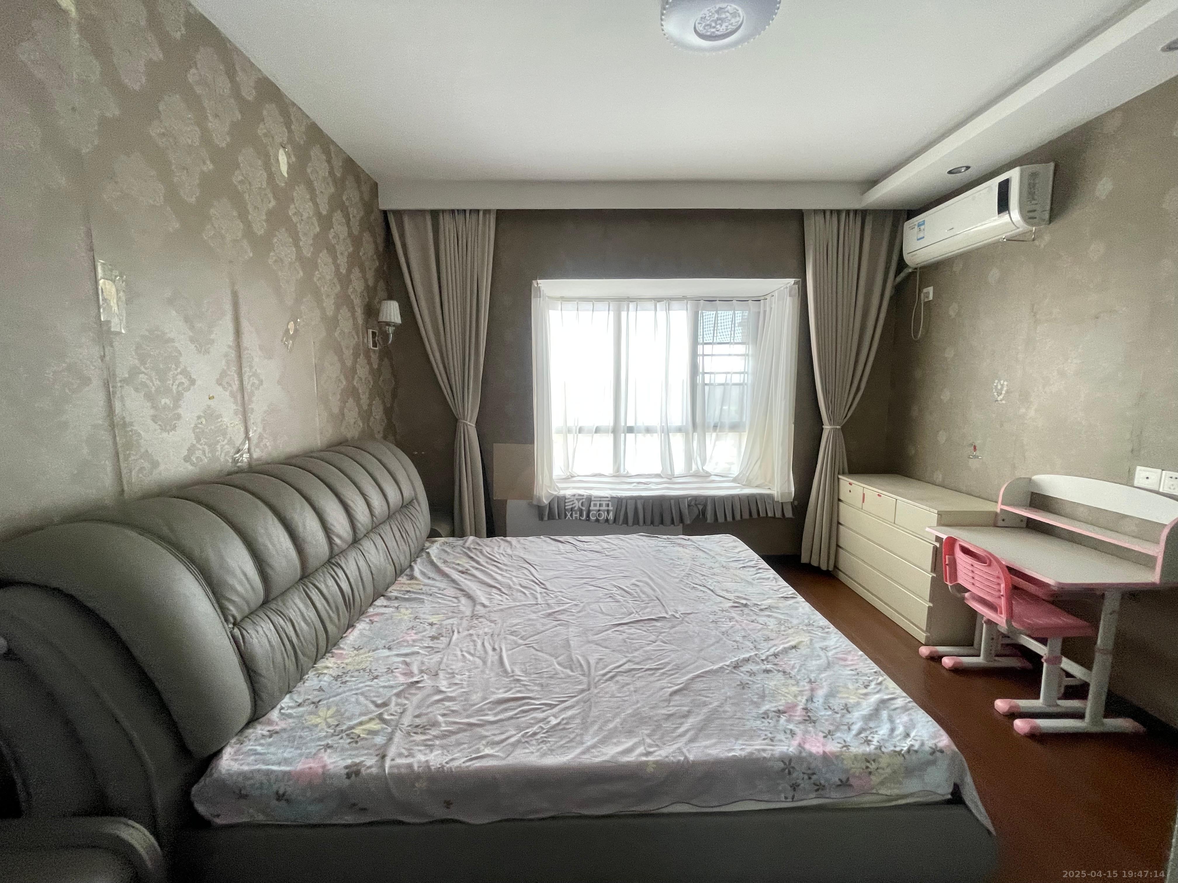 上海城小区  4室2厅2卫   2600.00元/月室内图