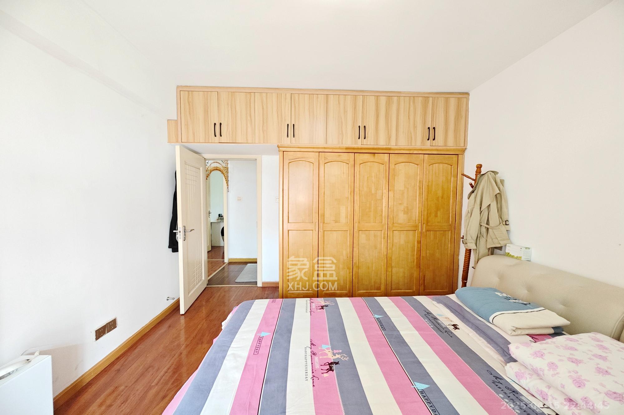 新城新世界一二三期 3室2厅1卫 93.0万 新城新世界一二三期 3室2厅1卫 93.0万卧室