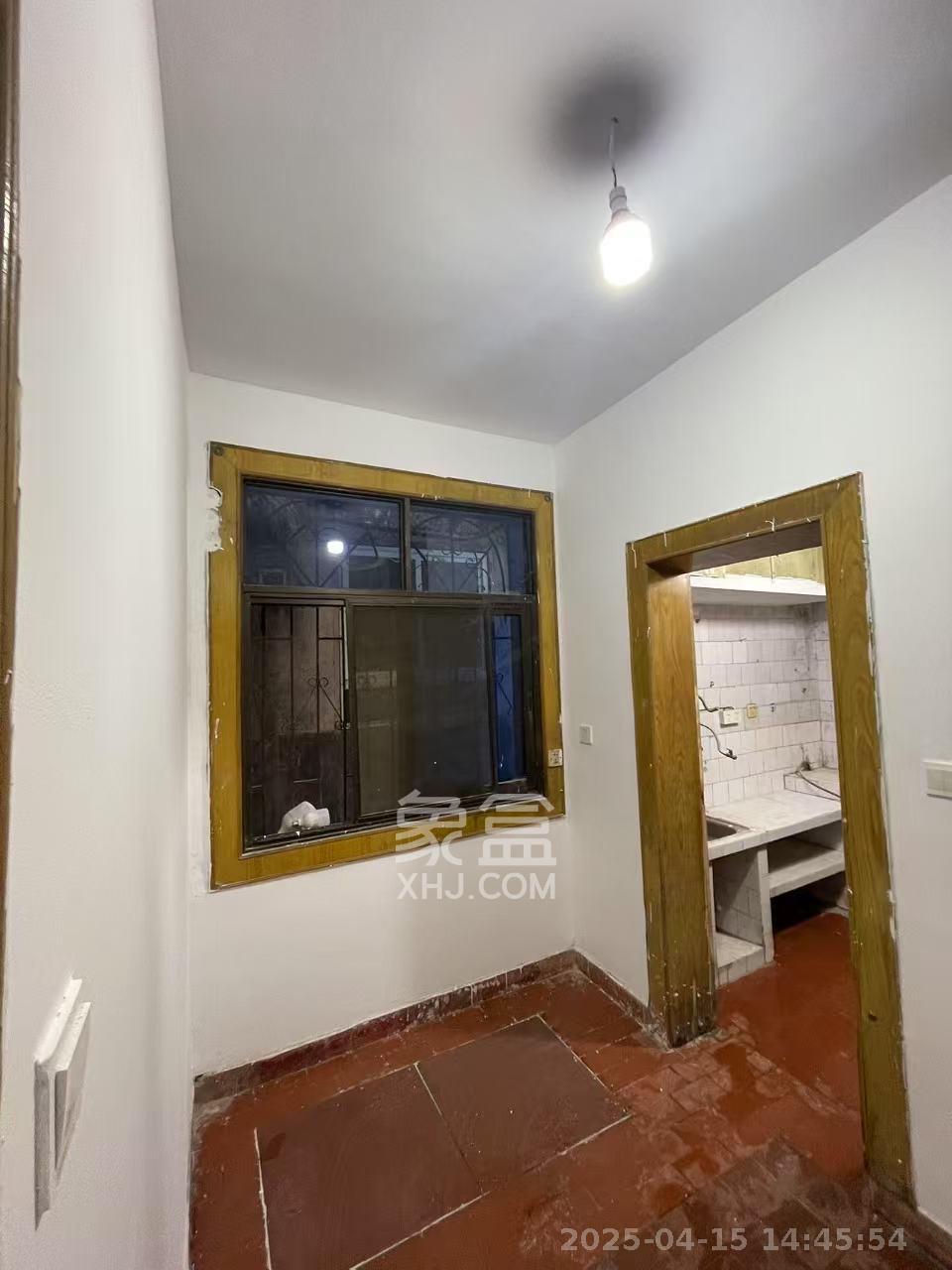 省进出口公司宿舍 4室2厅2卫 1300.0元/月 省进出口公司宿舍 4室2厅2卫 1300.0元/月室内图