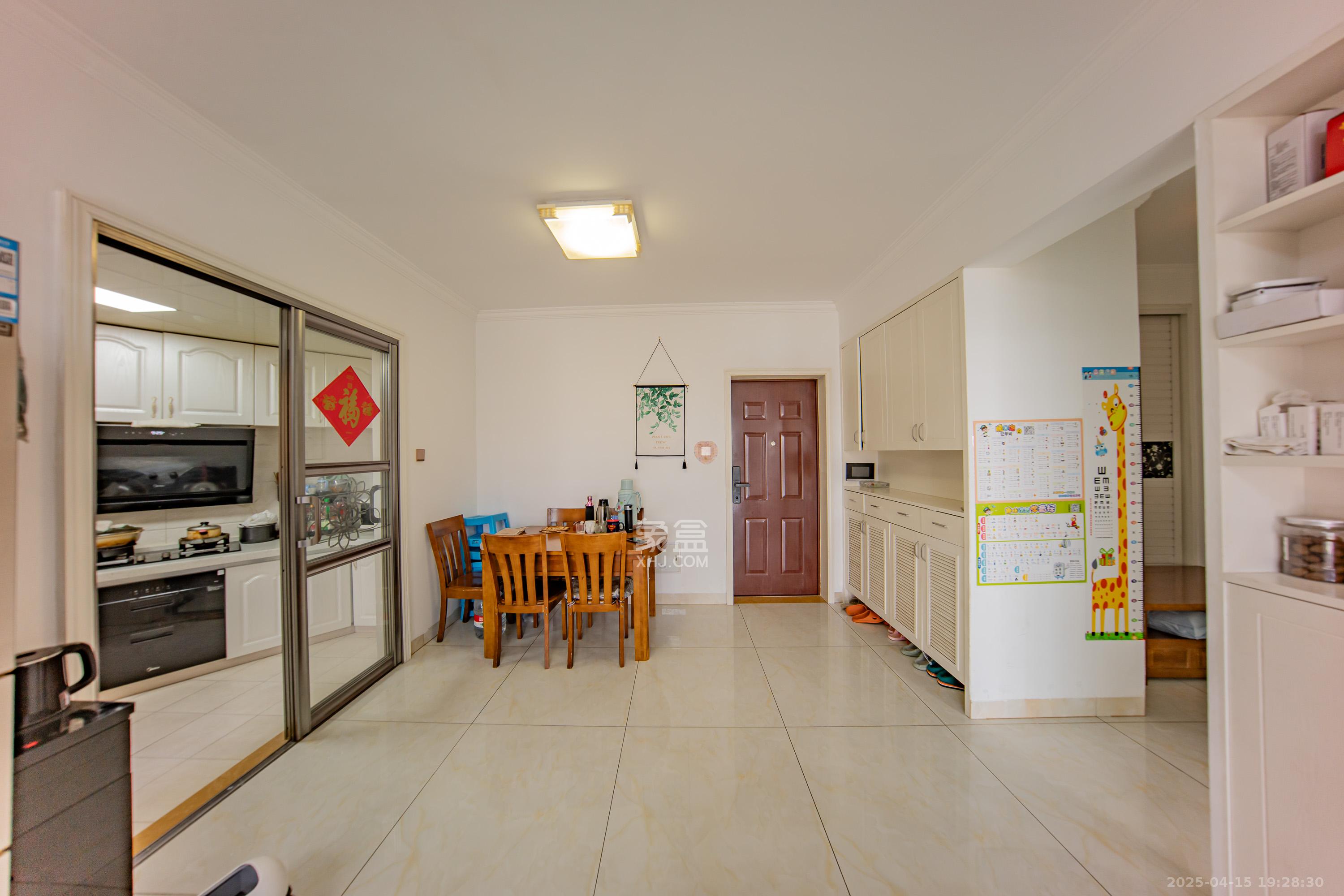 华润橡树湾  2室2厅1卫    59.0万 华润橡树湾  2室2厅1卫    59.0万客厅