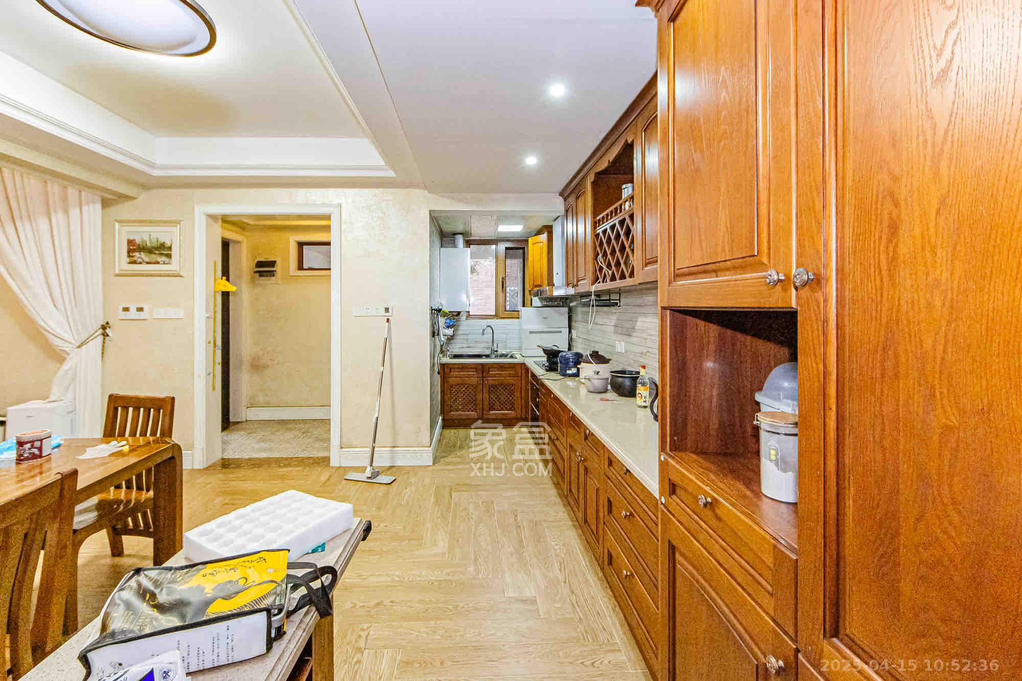 万科城 6室2厅3卫 8000.0元/月 万科城 6室2厅3卫 8000.0元/月室内图